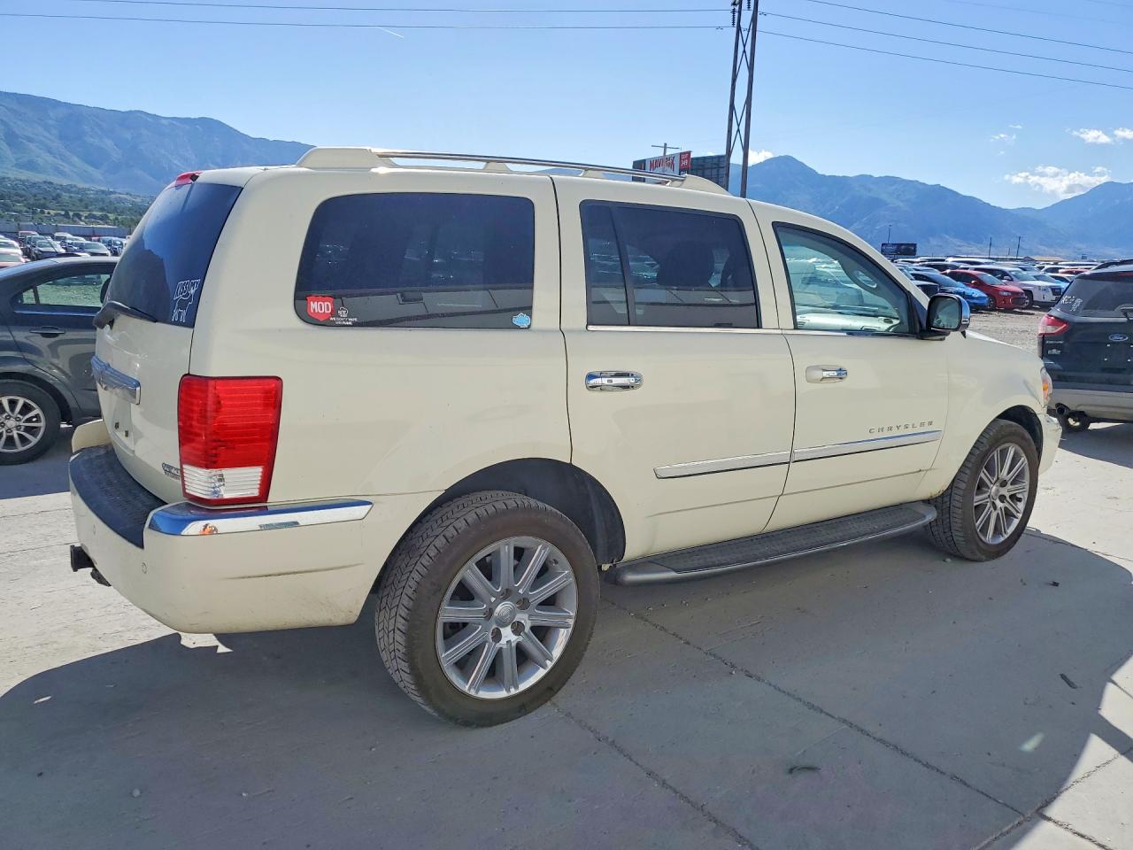 2007 Chrysler Aspen Limited White vin: 1A8HW58217F509812