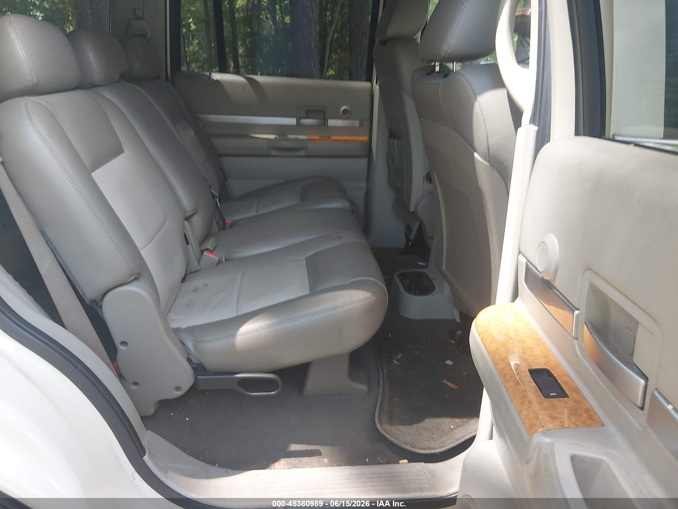 2007 Chrysler Aspen Limited Белый vin: 1A8HW58237F586794