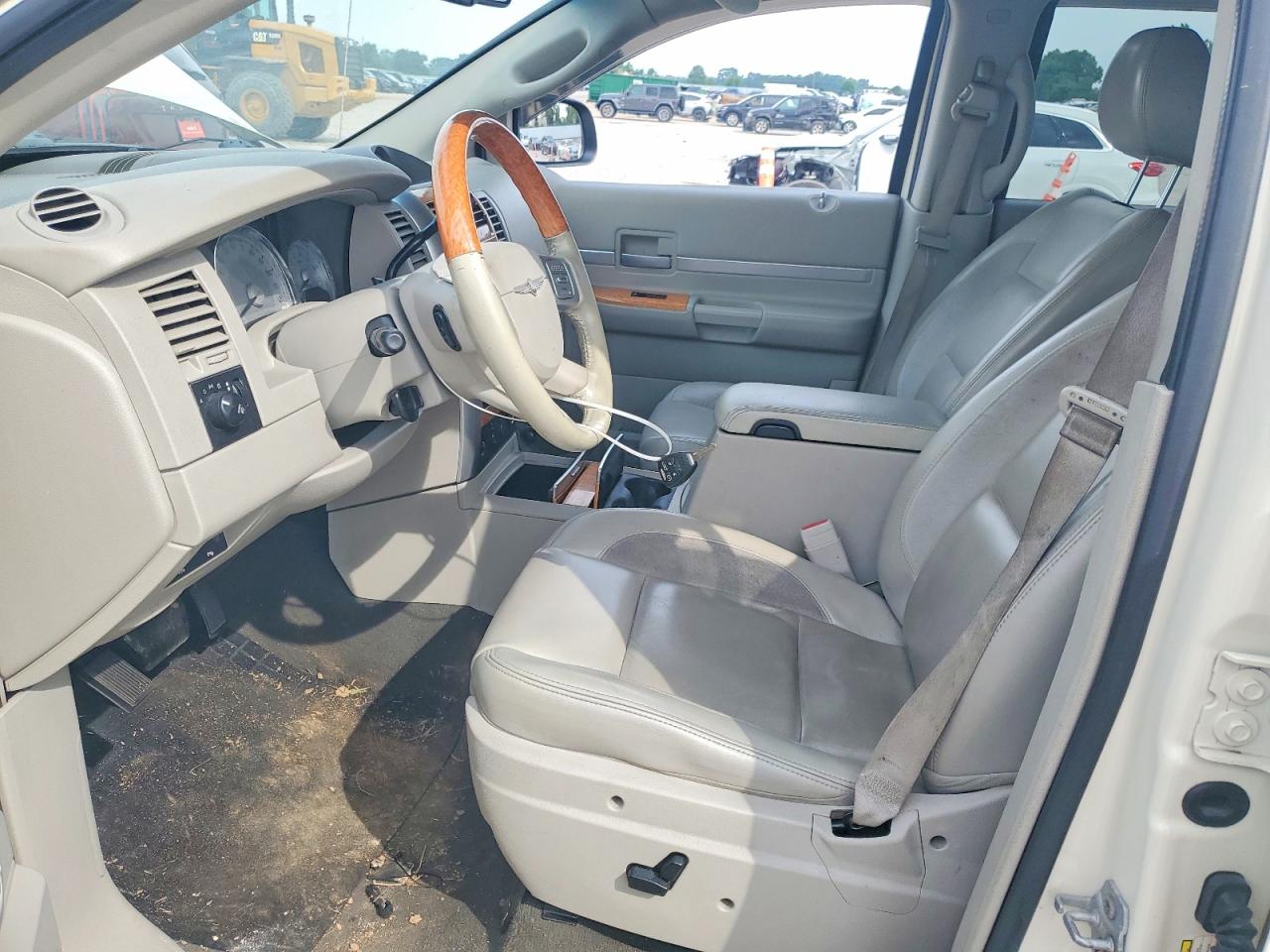 2008 Chrysler Aspen Limited Beige vin: 1A8HW58248F113326