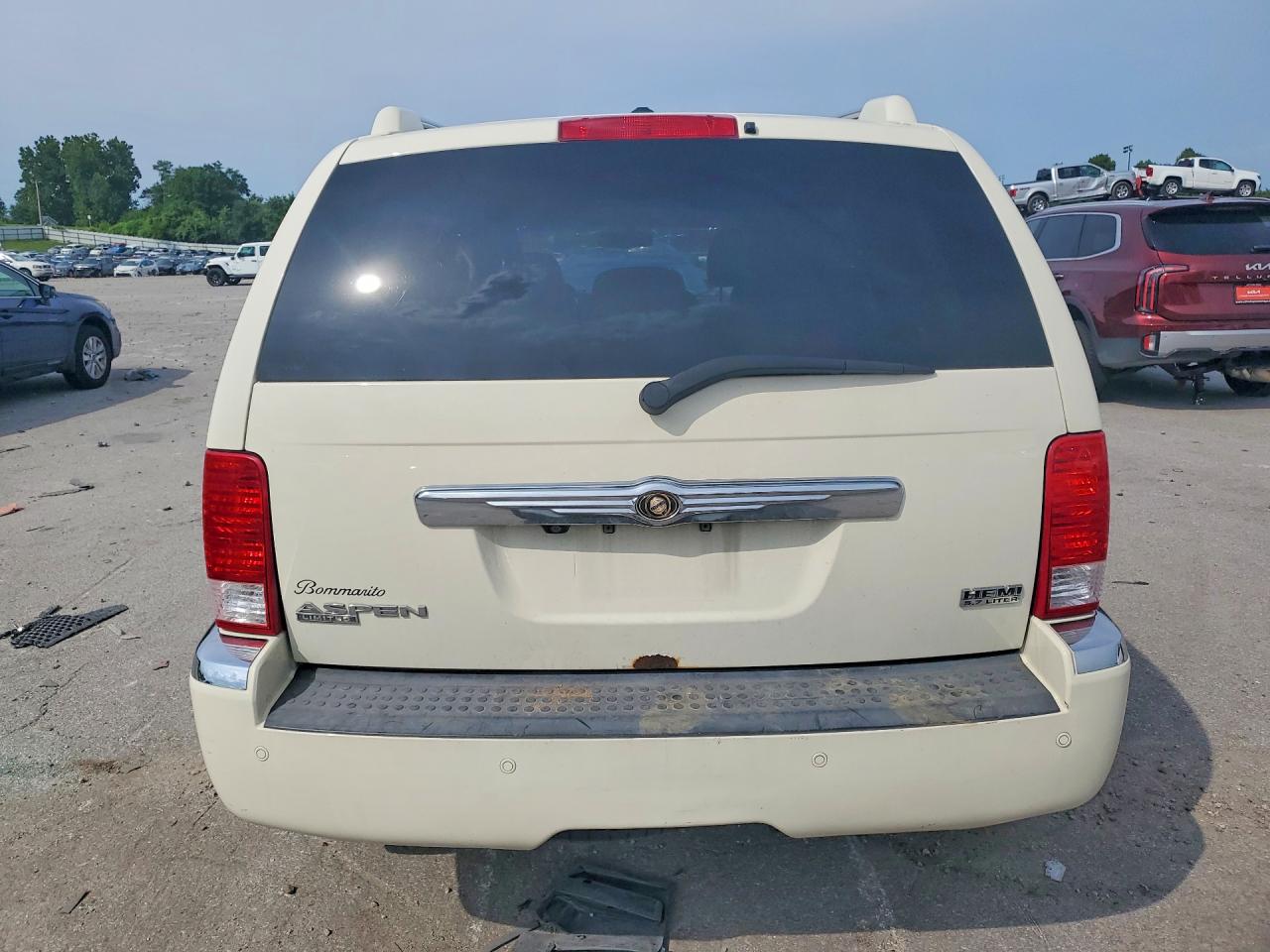 2008 Chrysler Aspen Limited Beige vin: 1A8HW58248F113326