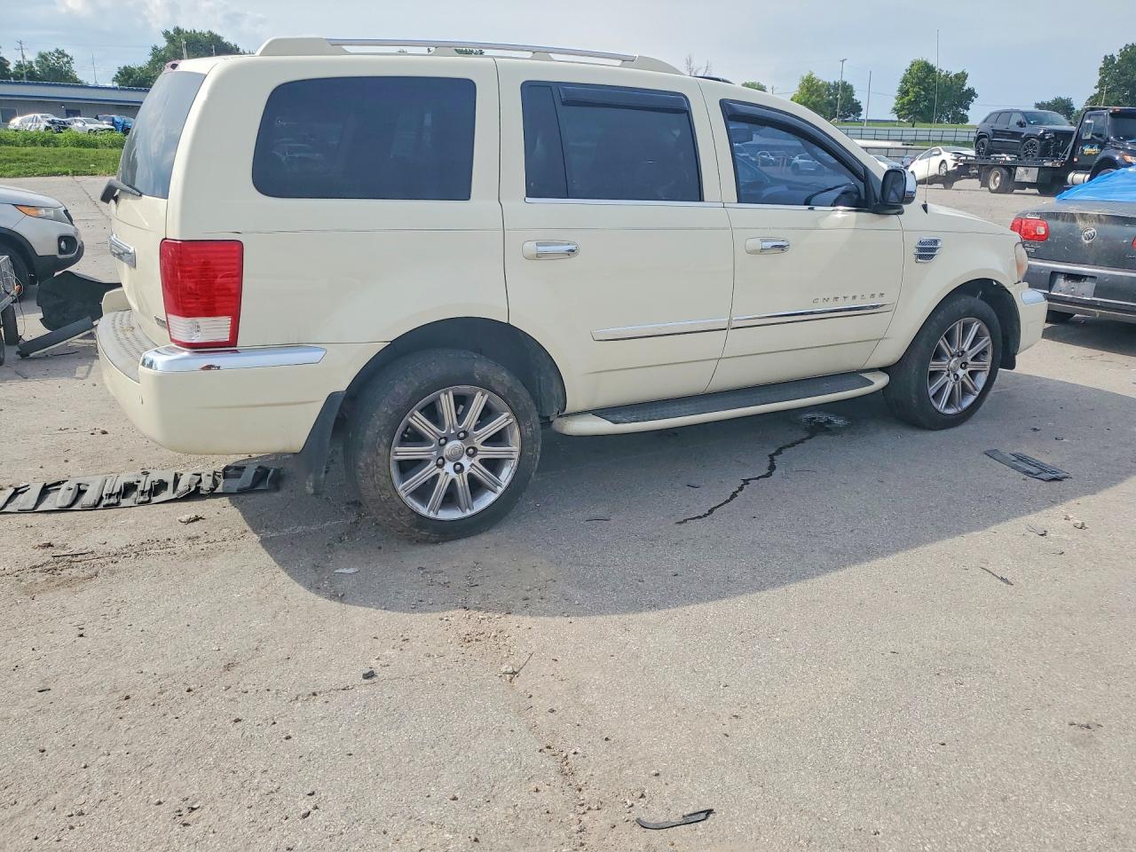 2008 Chrysler Aspen Limited Beige vin: 1A8HW58248F113326