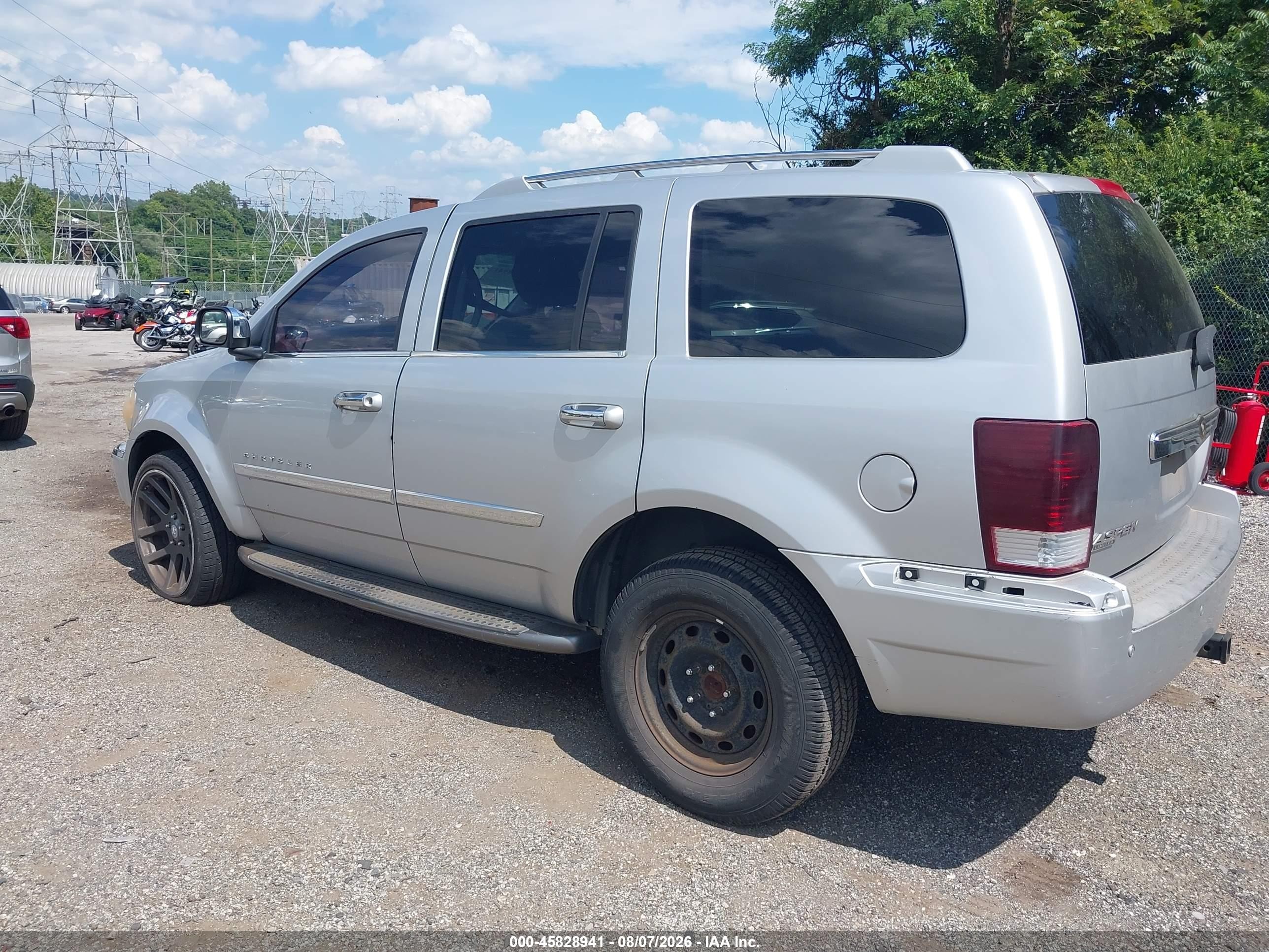 2007 Chrysler Aspen Limited Серебряный vin: 1A8HW58267F569309