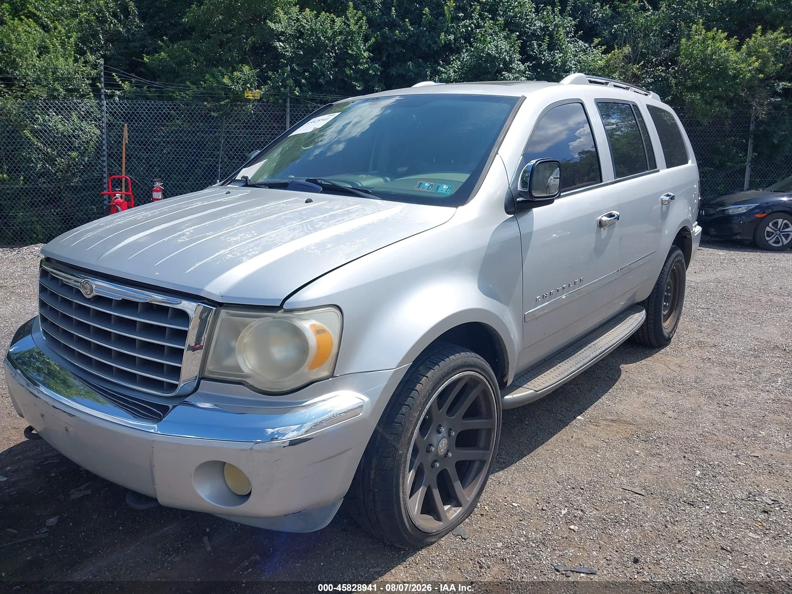 2007 Chrysler Aspen Limited Серебряный vin: 1A8HW58267F569309