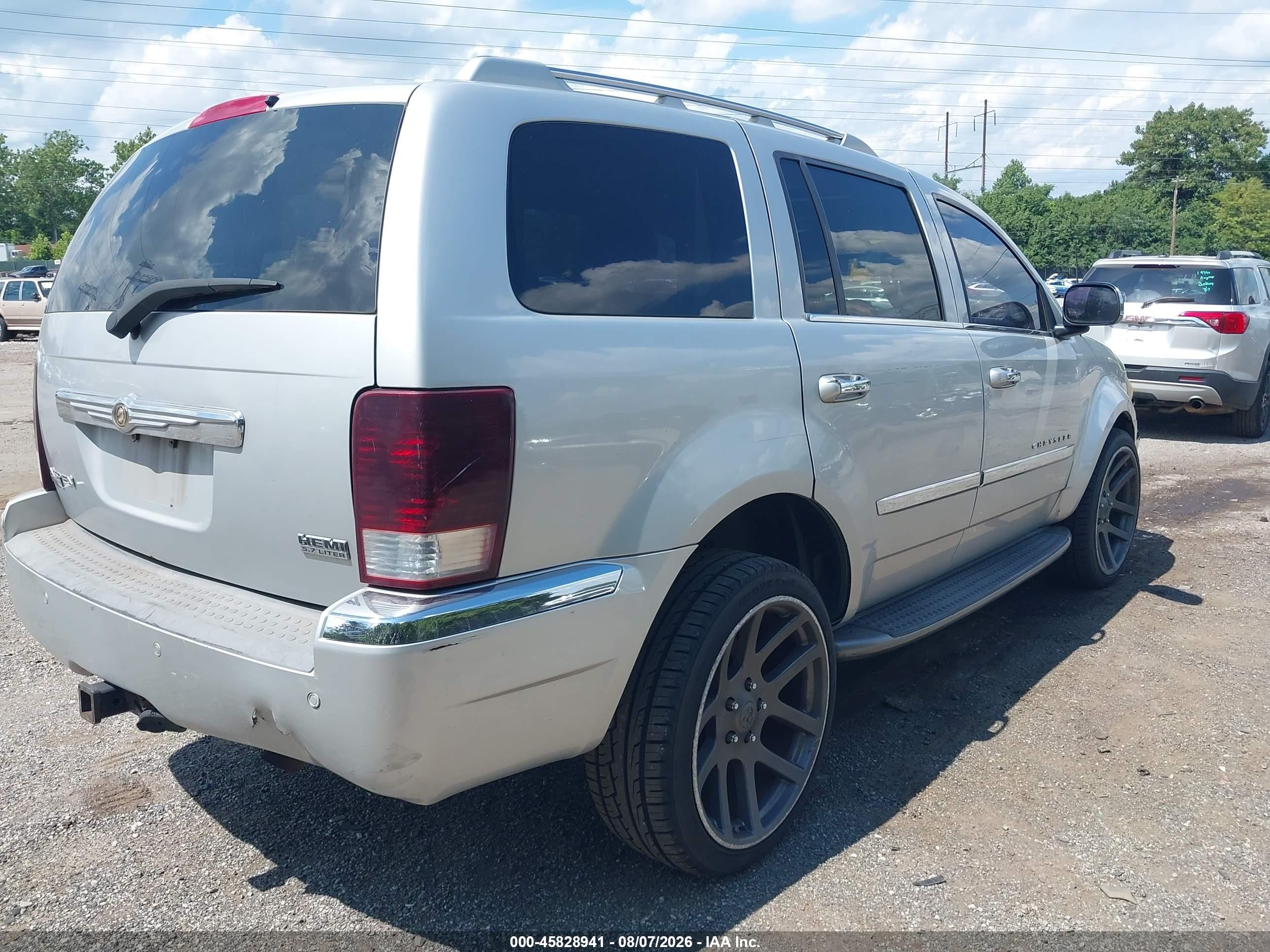2007 Chrysler Aspen Limited Серебряный vin: 1A8HW58267F569309