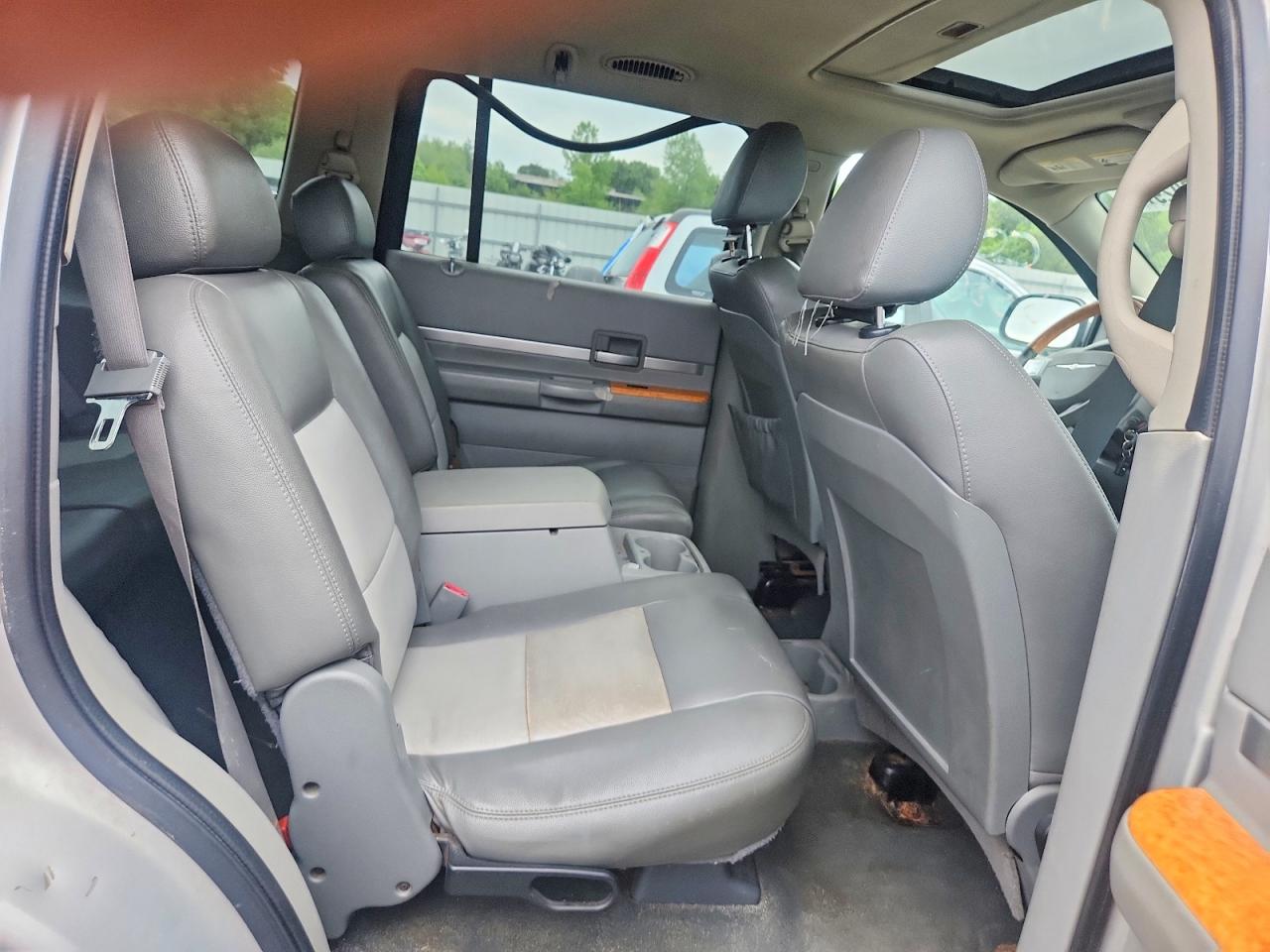 2007 Chrysler Aspen Limited Silver vin: 1A8HW58287F508415
