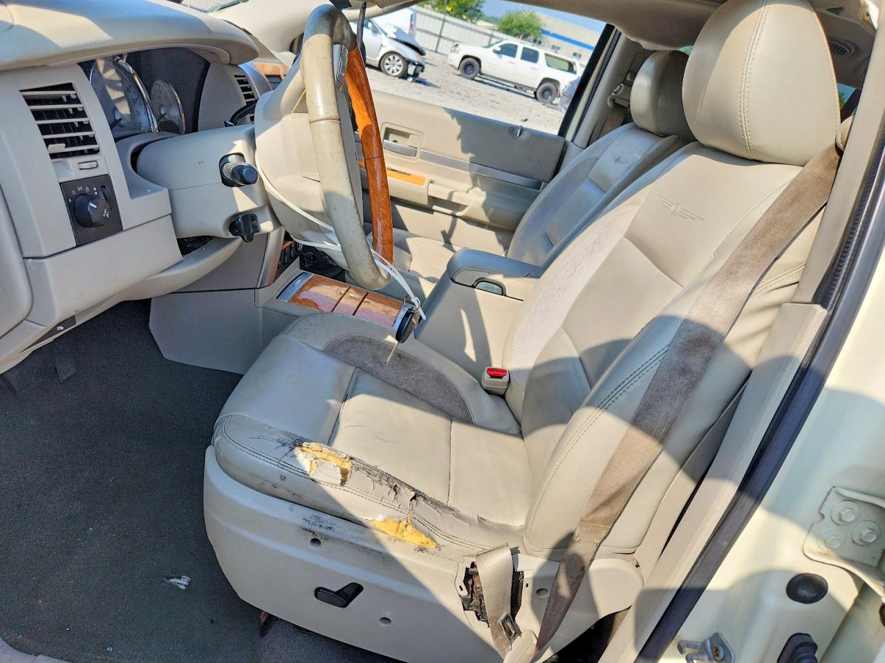 2007 Chrysler Aspen Limited Beige vin: 1A8HW58297F556232