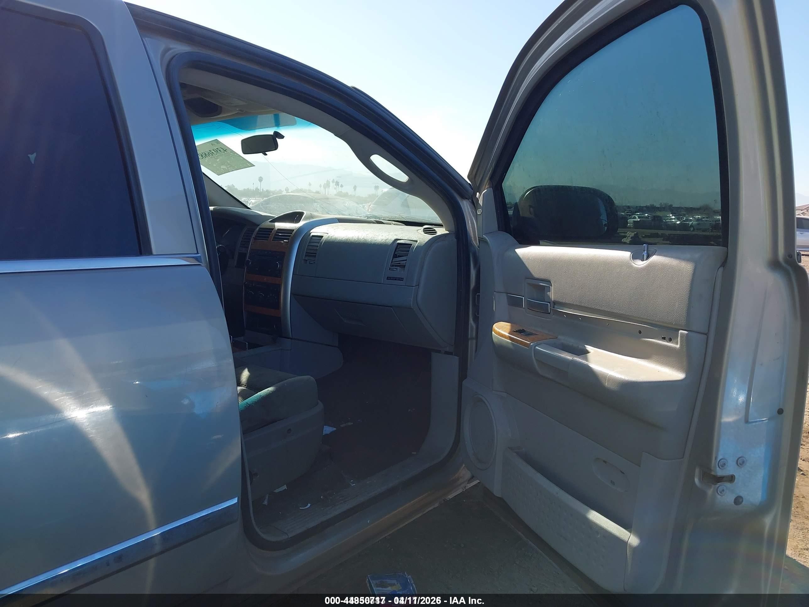 2008 Chrysler Aspen Limited Tan vin: 1A8HW58N58F107870