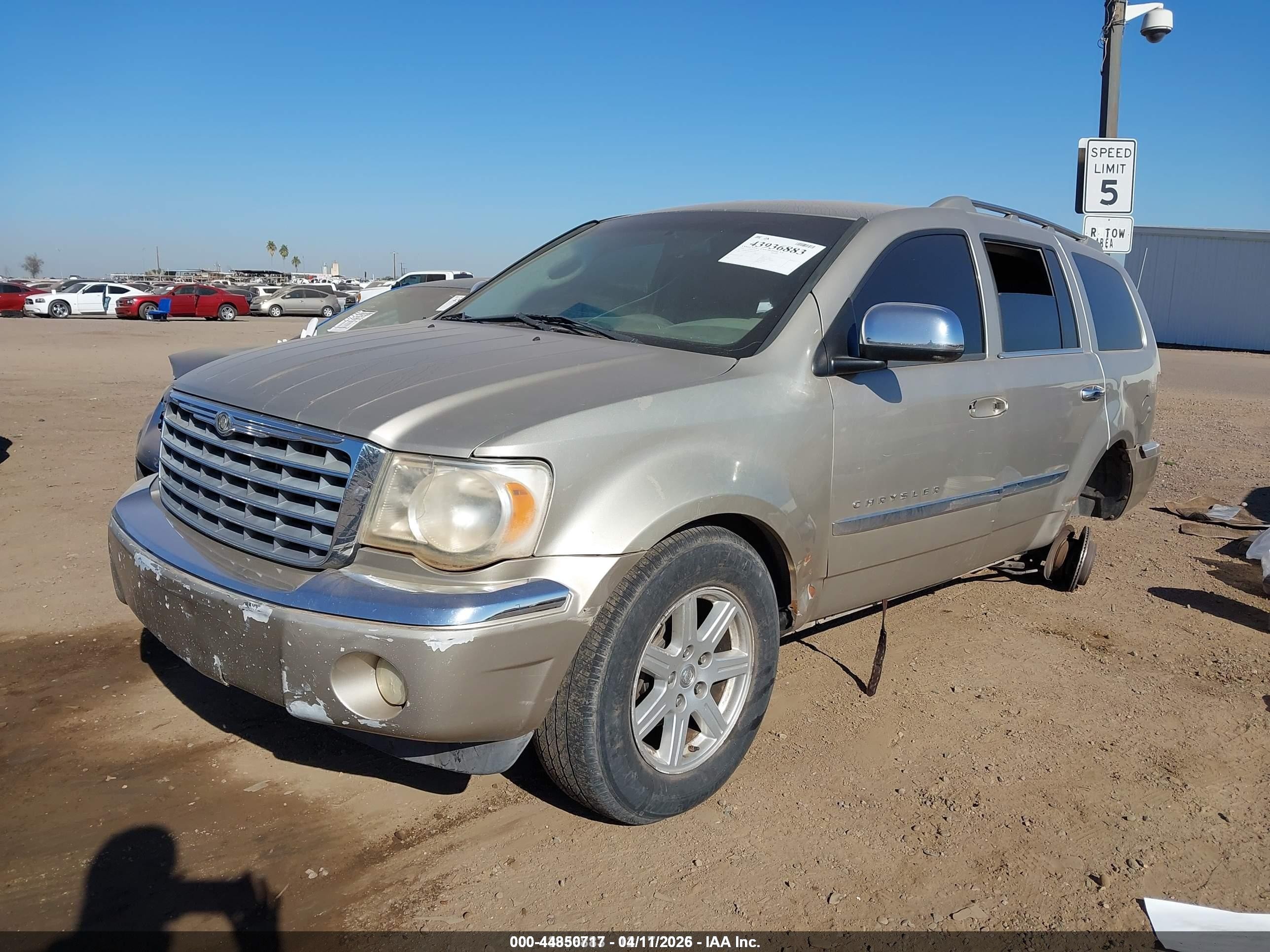 2008 Chrysler Aspen Limited Tan vin: 1A8HW58N58F107870
