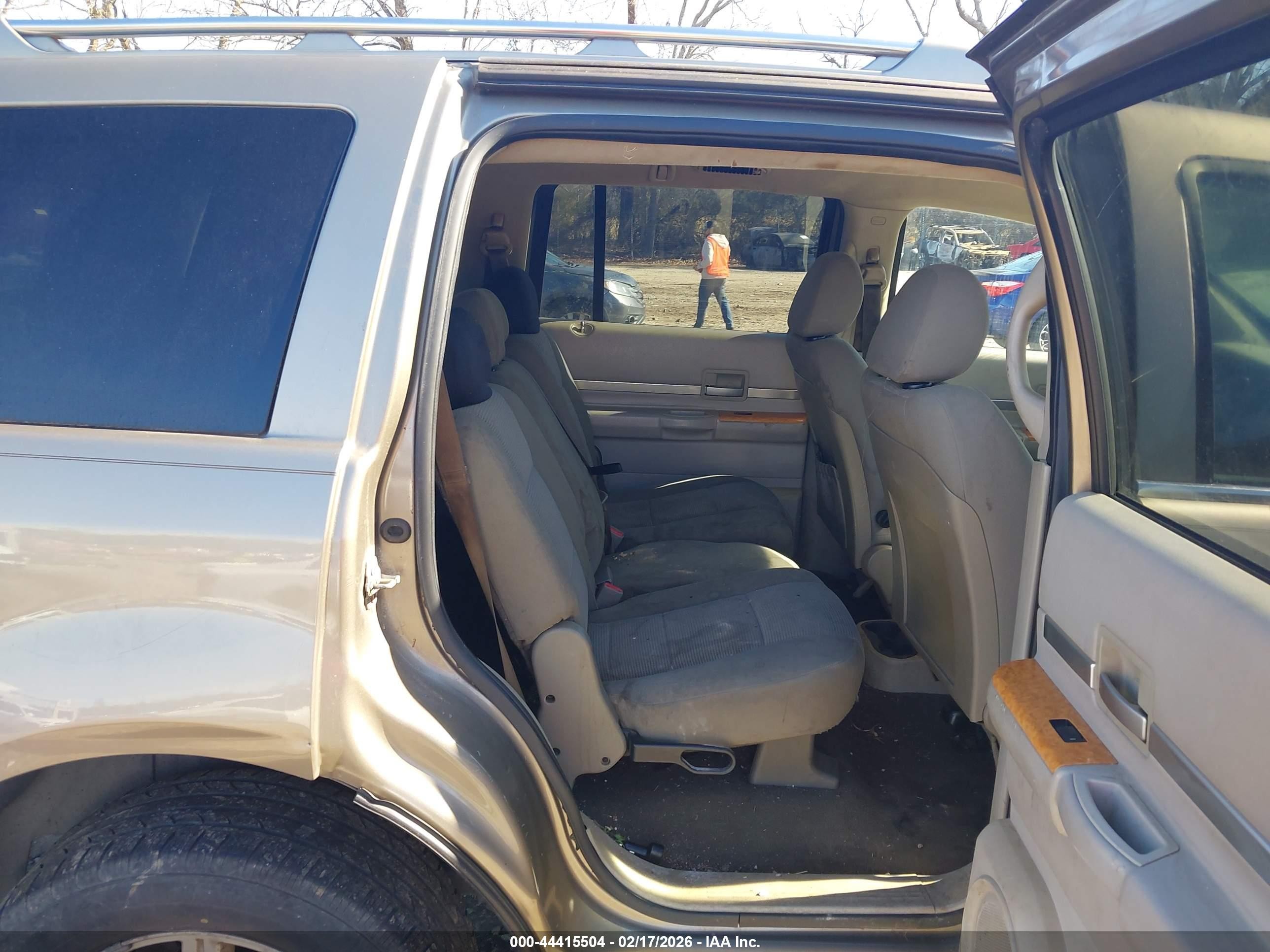 2007 Chrysler Aspen Limited Gold vin: 1A8HW58N67F556019