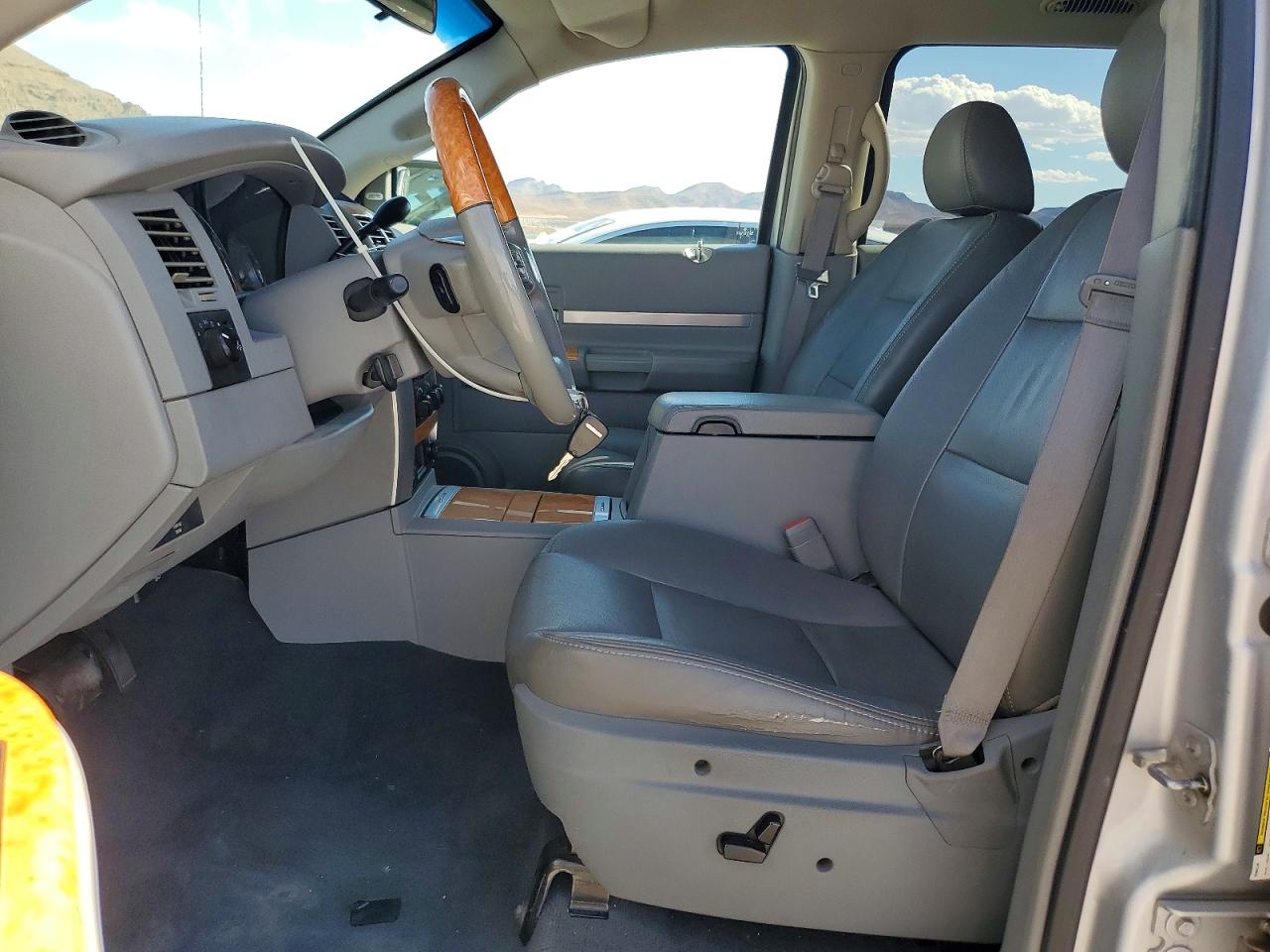 2009 Chrysler Aspen Limited Silver vin: 1A8HW58P99F708587