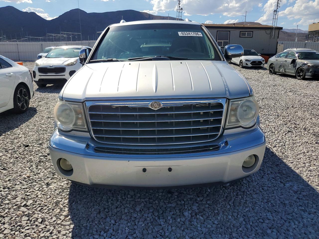 2009 Chrysler Aspen Limited Silver vin: 1A8HW58P99F708587