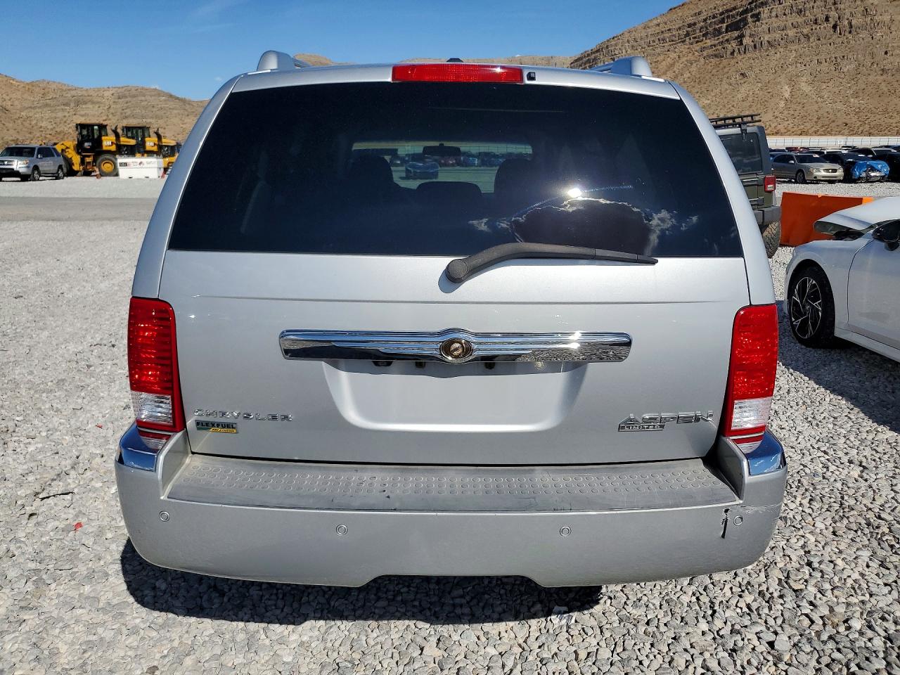 2009 Chrysler Aspen Limited Silver vin: 1A8HW58P99F708587