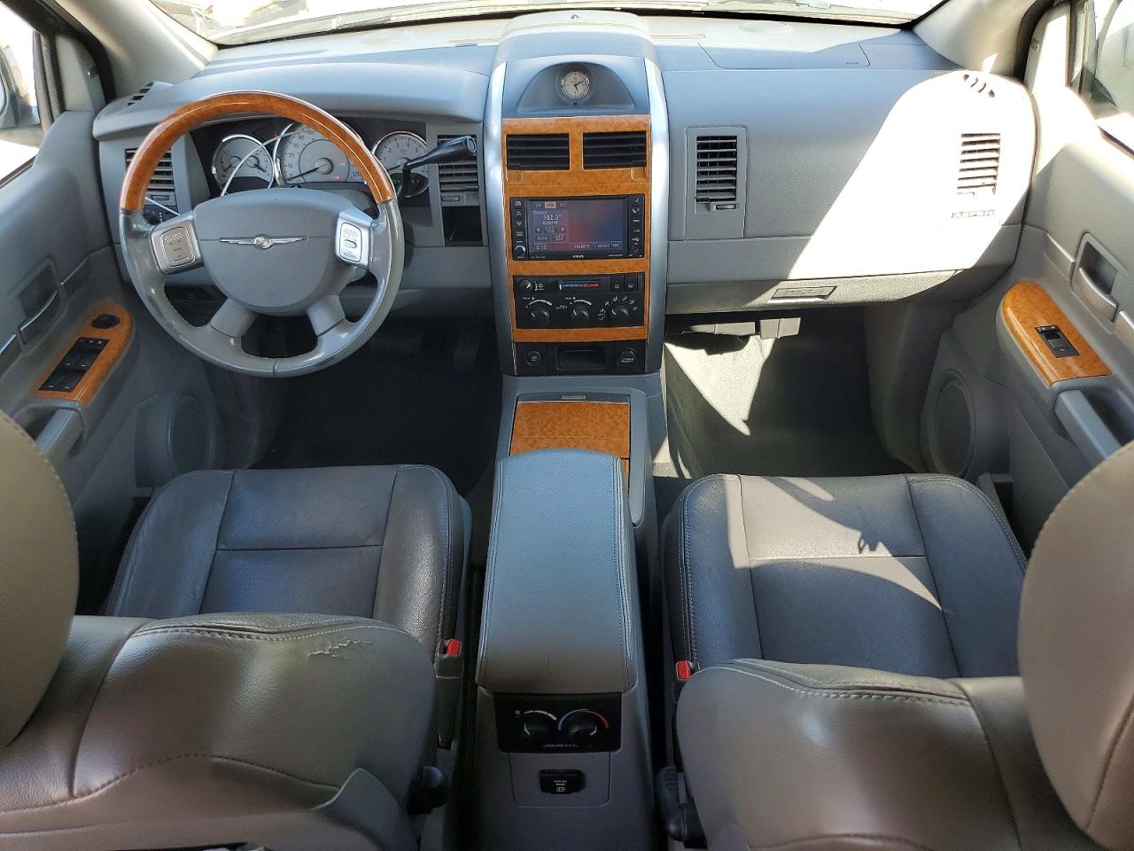 2009 Chrysler Aspen Limited Silver vin: 1A8HW58P99F708587