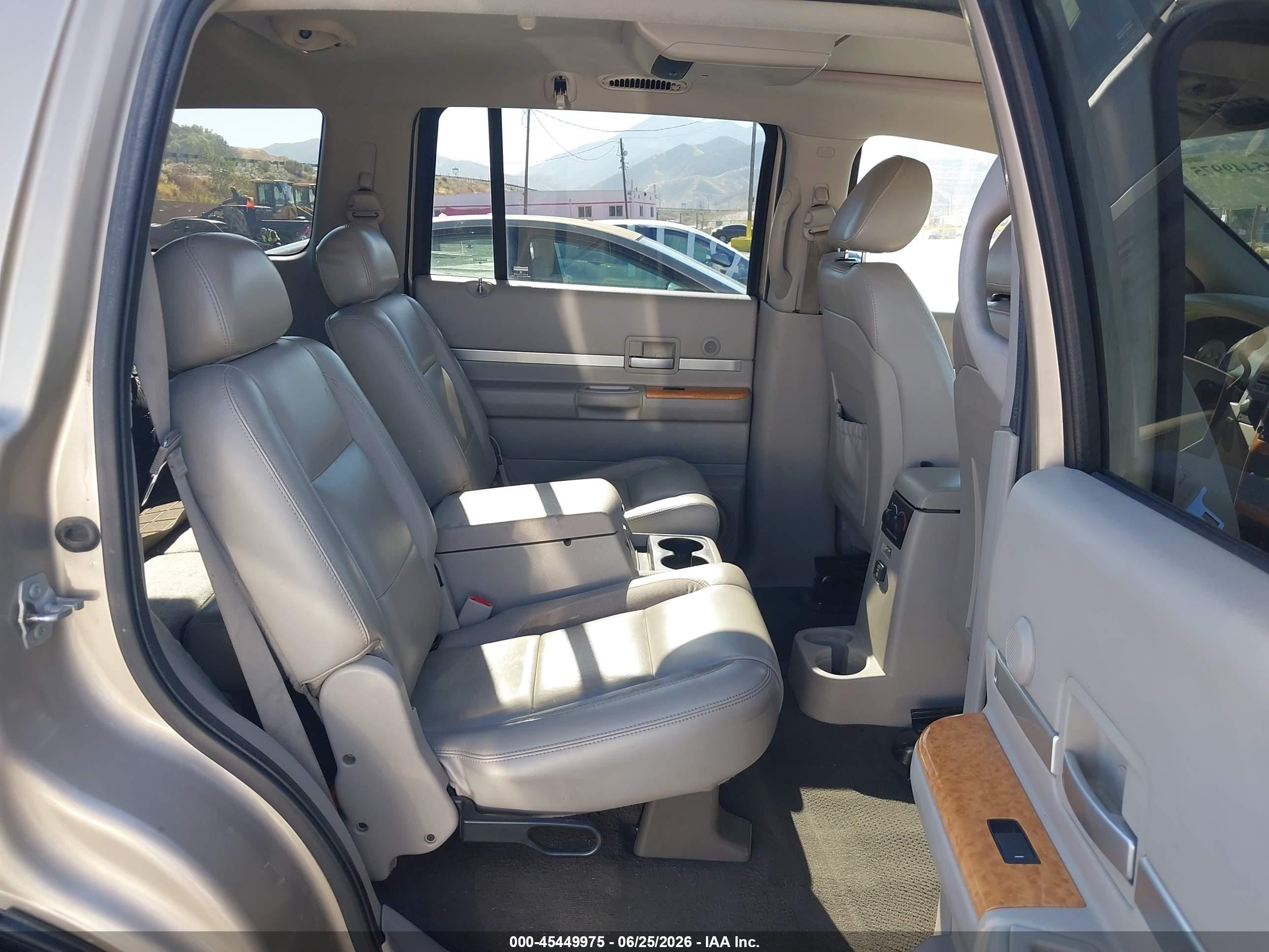 2009 Chrysler Aspen Limited Tan vin: 1A8HW58T99F710434