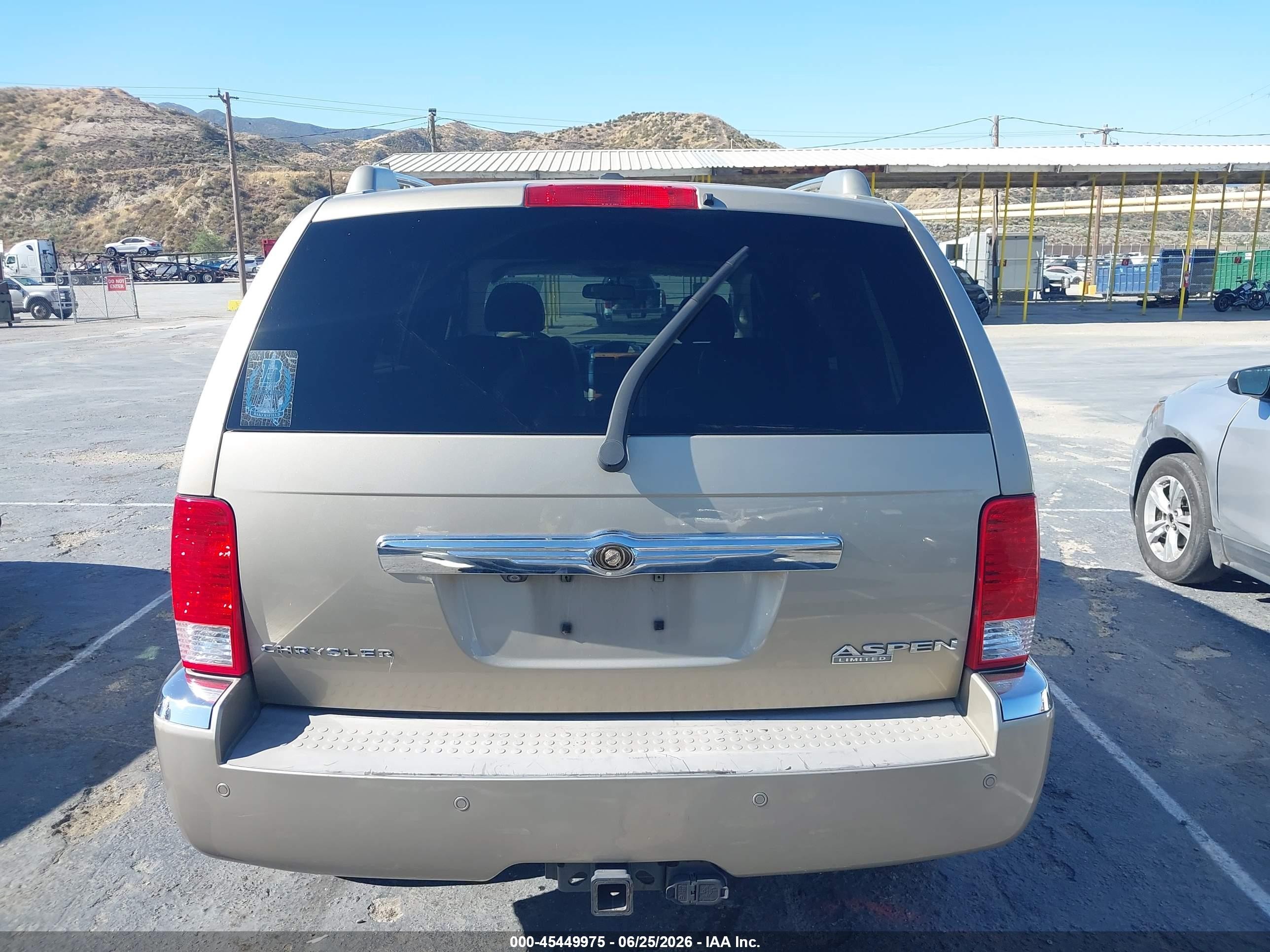 2009 Chrysler Aspen Limited Tan vin: 1A8HW58T99F710434