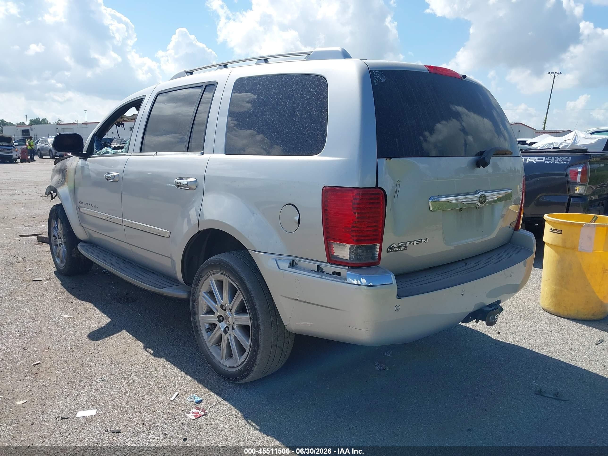 2007 Chrysler Aspen Limited Серебряный vin: 1A8HX58207F578374