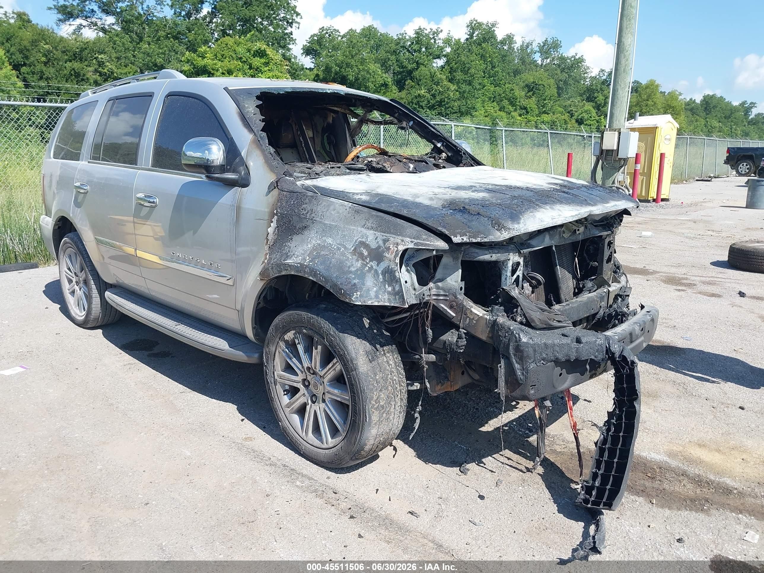 2007 Chrysler Aspen Limited Серебряный vin: 1A8HX58207F578374