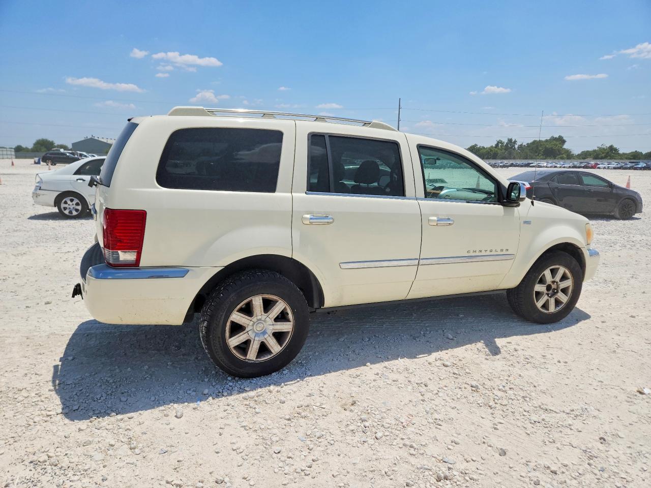 2008 Chrysler Aspen Limited Beige vin: 1A8HX58228F148508