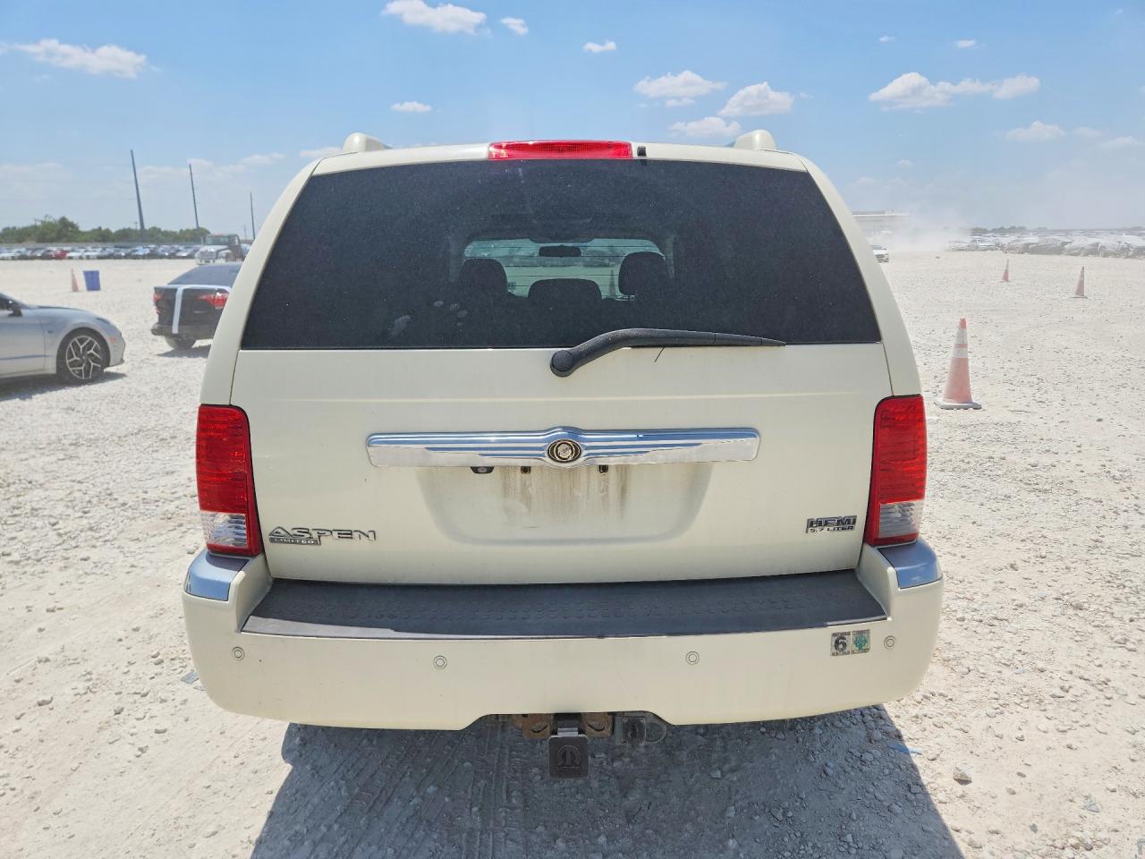 2008 Chrysler Aspen Limited Beige vin: 1A8HX58228F148508