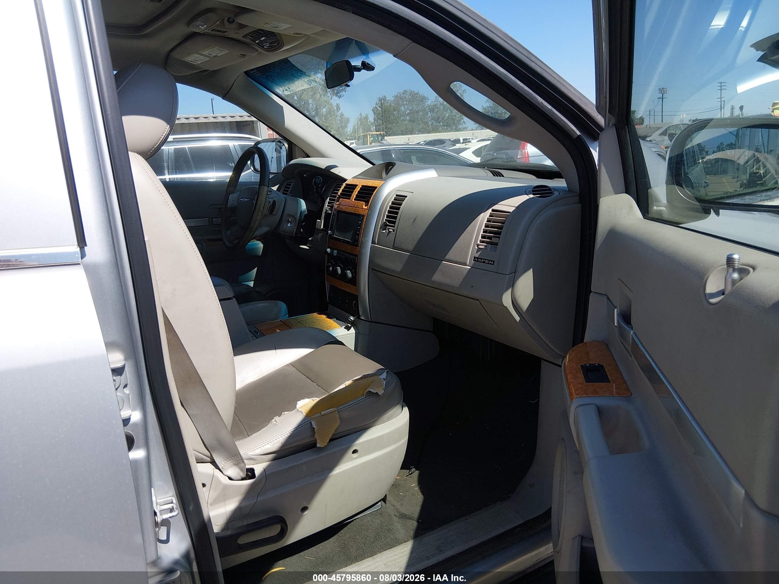2008 Chrysler Aspen Limited Silver vin: 1A8HX58248F134237