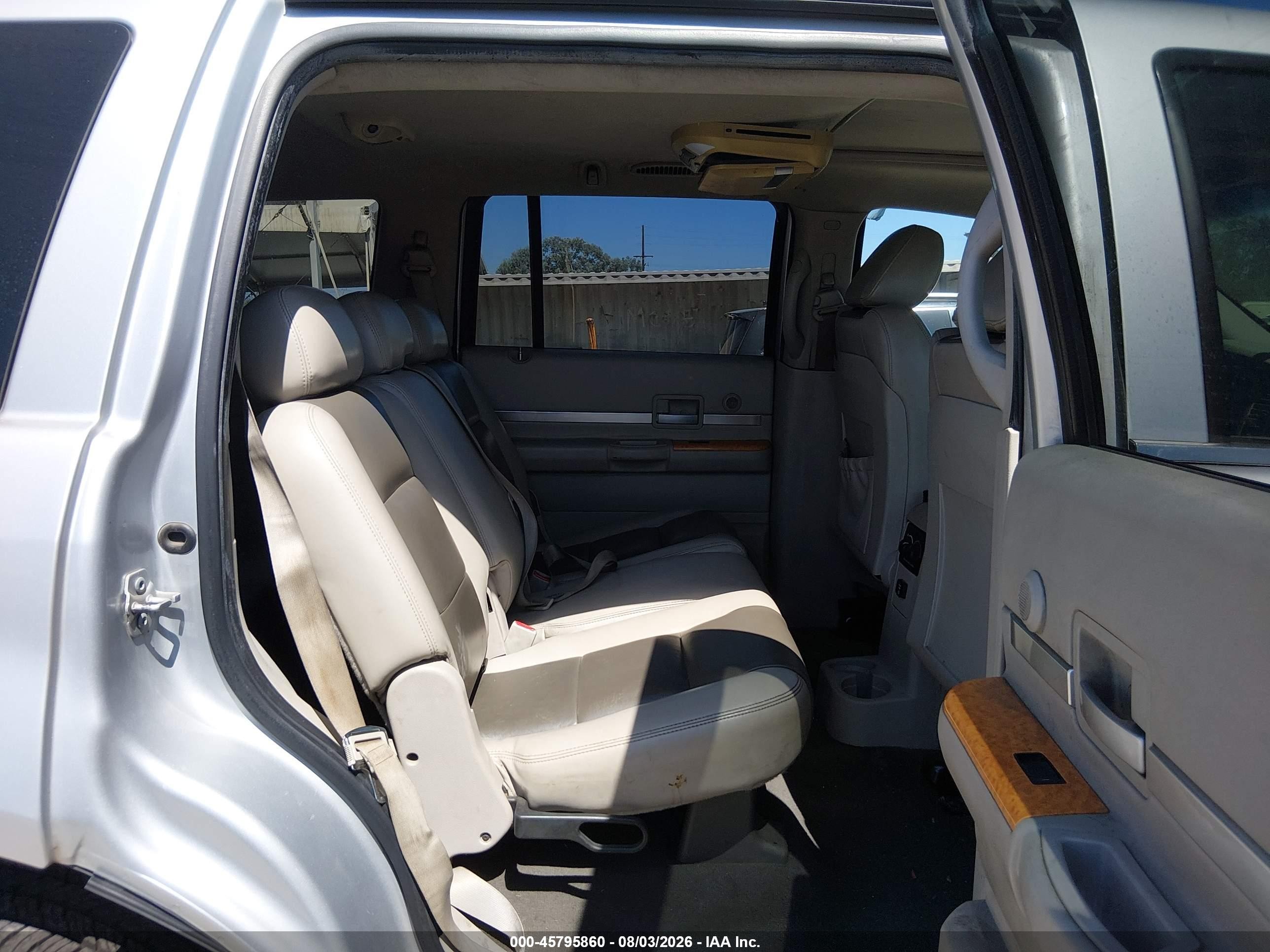 2008 Chrysler Aspen Limited Silver vin: 1A8HX58248F134237