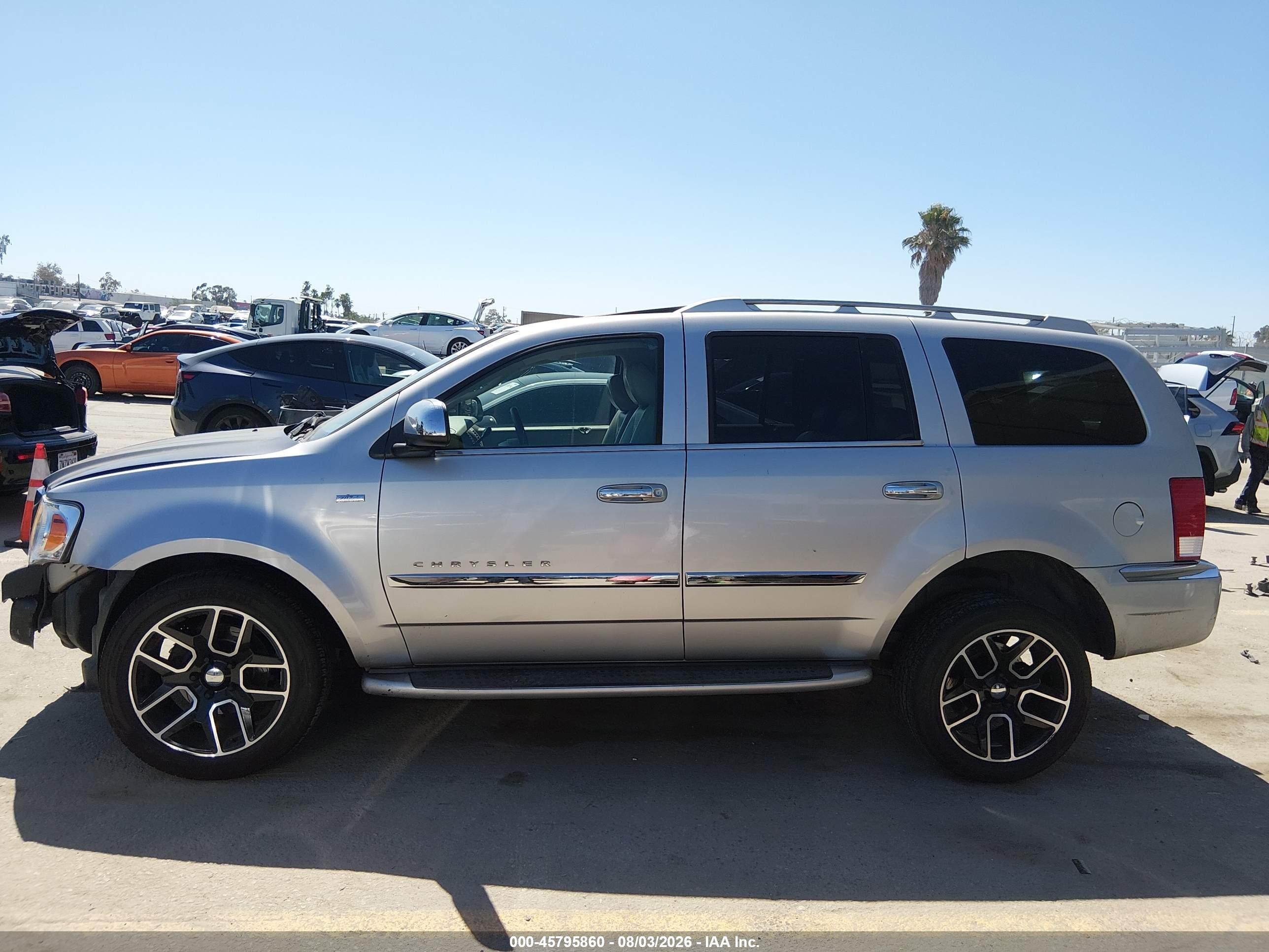 2008 Chrysler Aspen Limited Silver vin: 1A8HX58248F134237