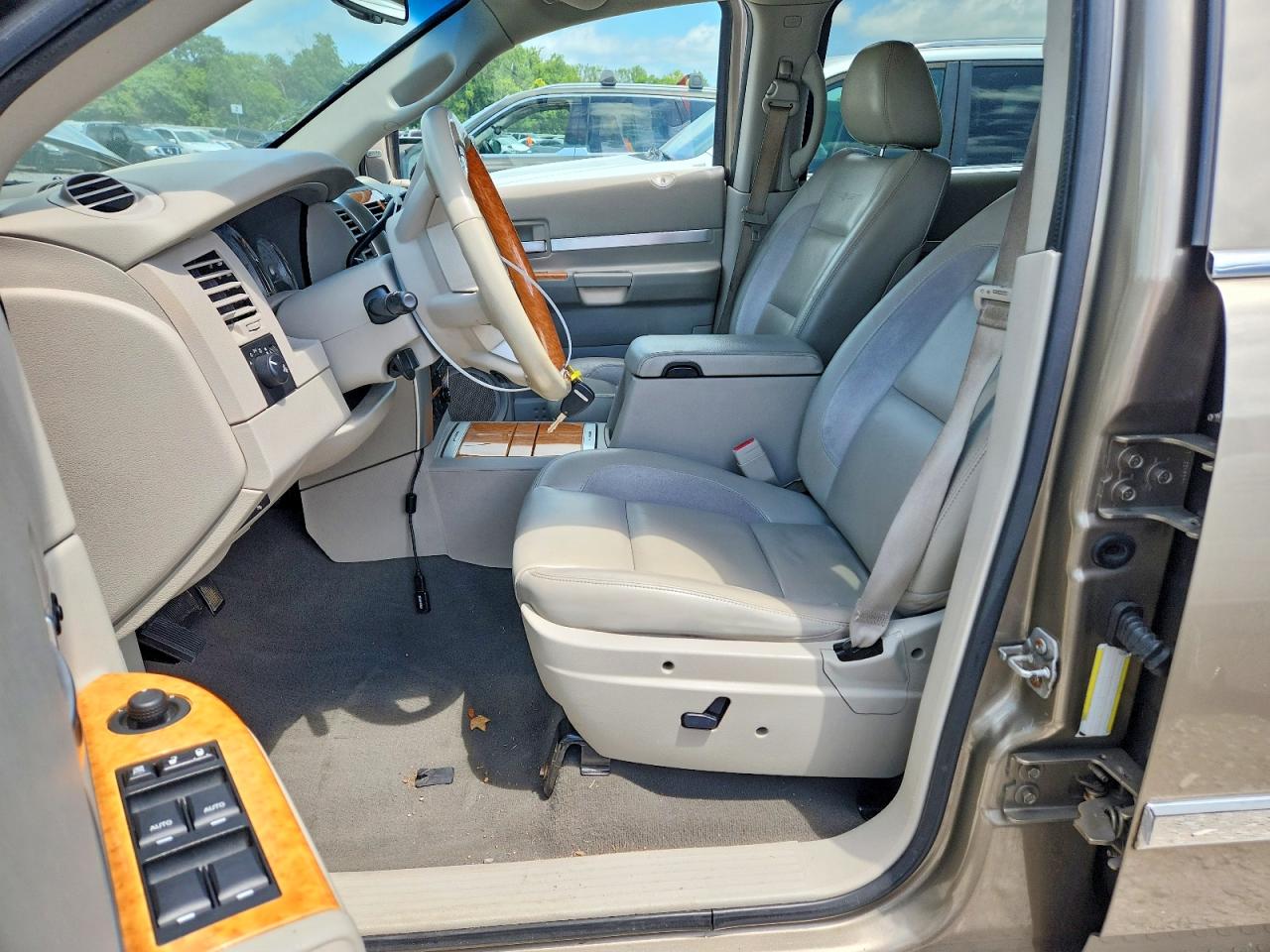 2007 Chrysler Aspen Limited Gold vin: 1A8HX58277F571406