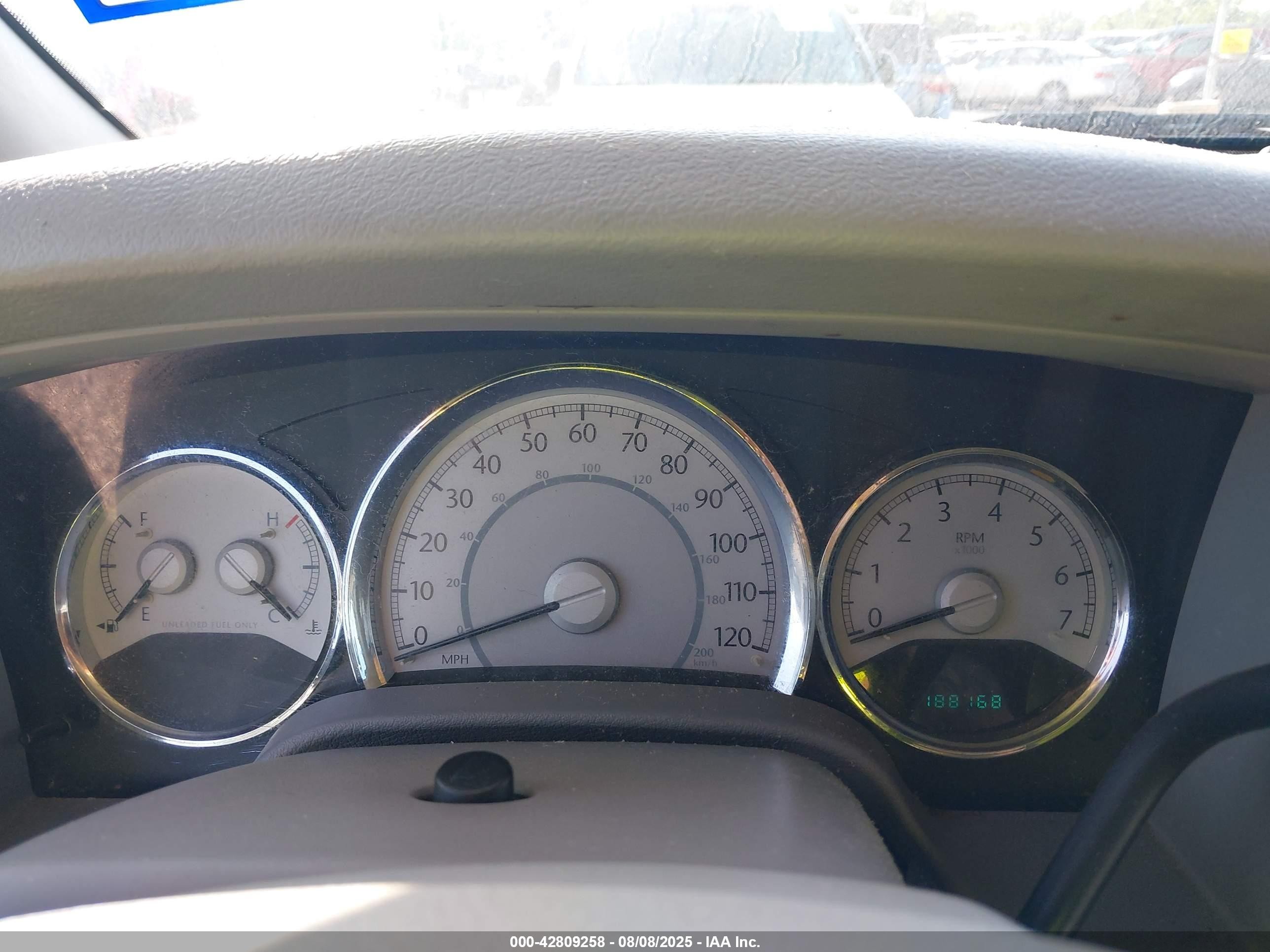 2007 Chrysler Aspen Limited White vin: 1A8HX58297F525432