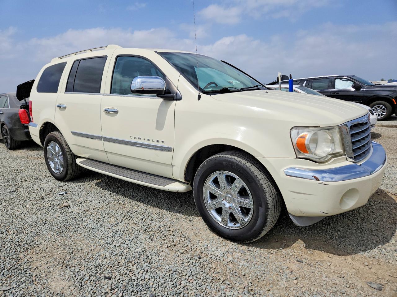 2008 Chrysler Aspen Limited Beige vin: 1A8HX58298F158453