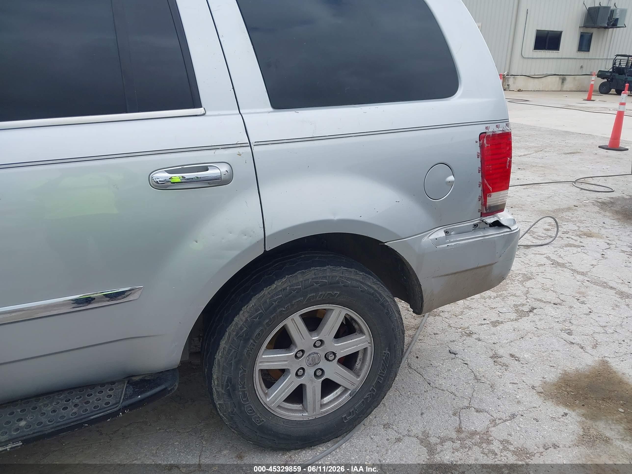 2007 Chrysler Aspen Limited Silver vin: 1A8HX58P37F522716
