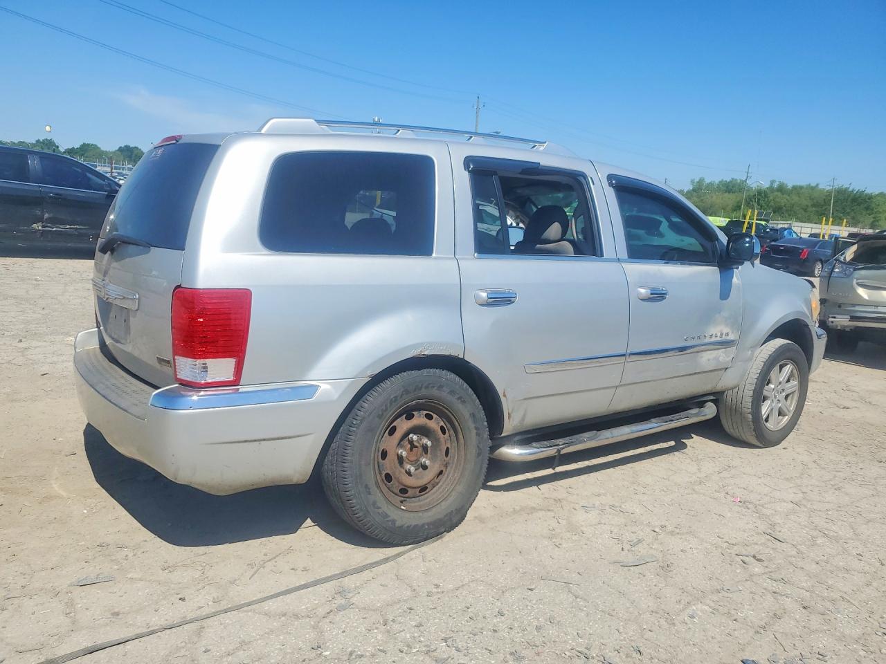 2007 Chrysler Aspen Limited Серебряный vin: 1A8HX58P67F535136