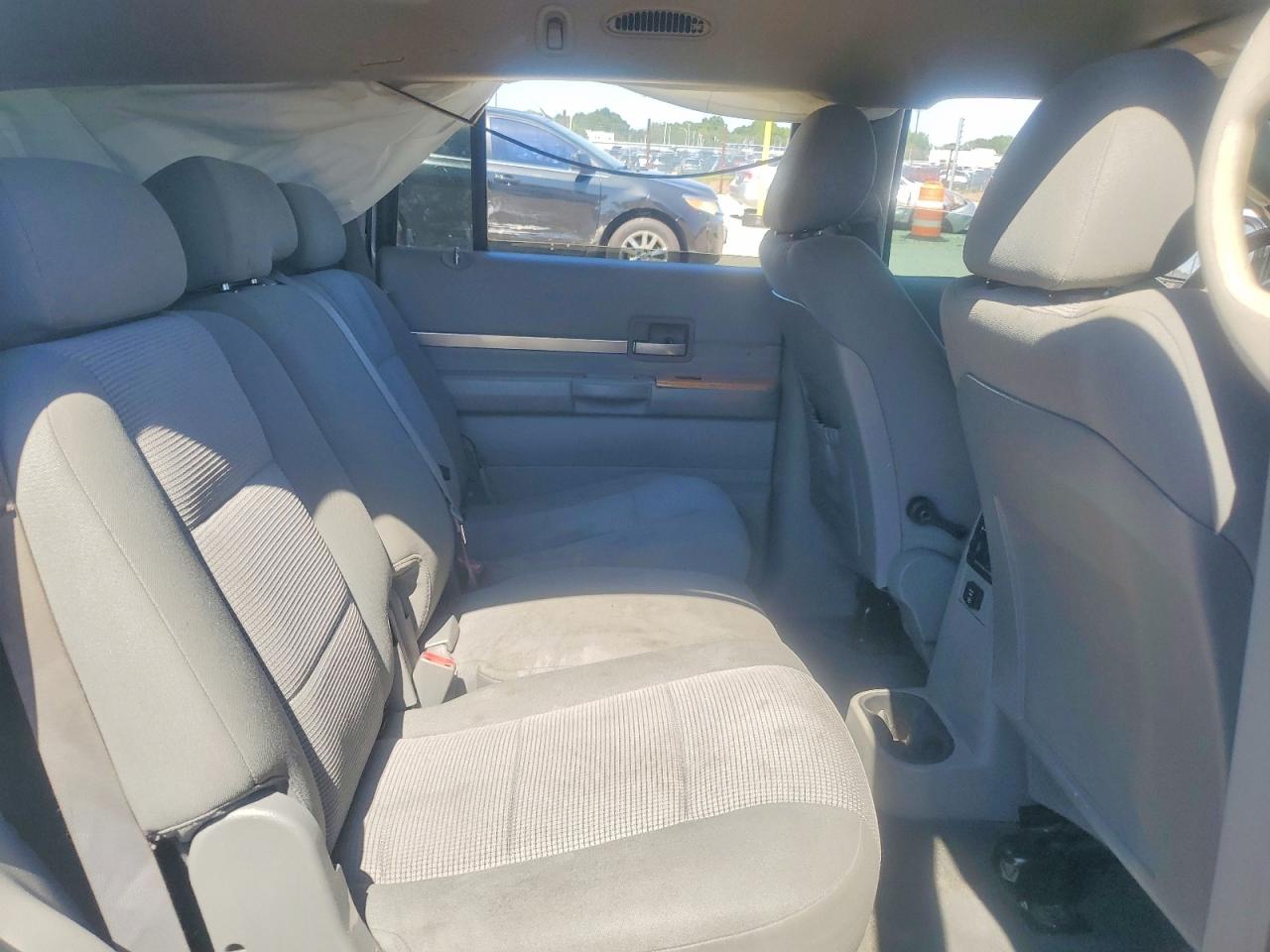 2007 Chrysler Aspen Limited Серебряный vin: 1A8HX58P67F535136