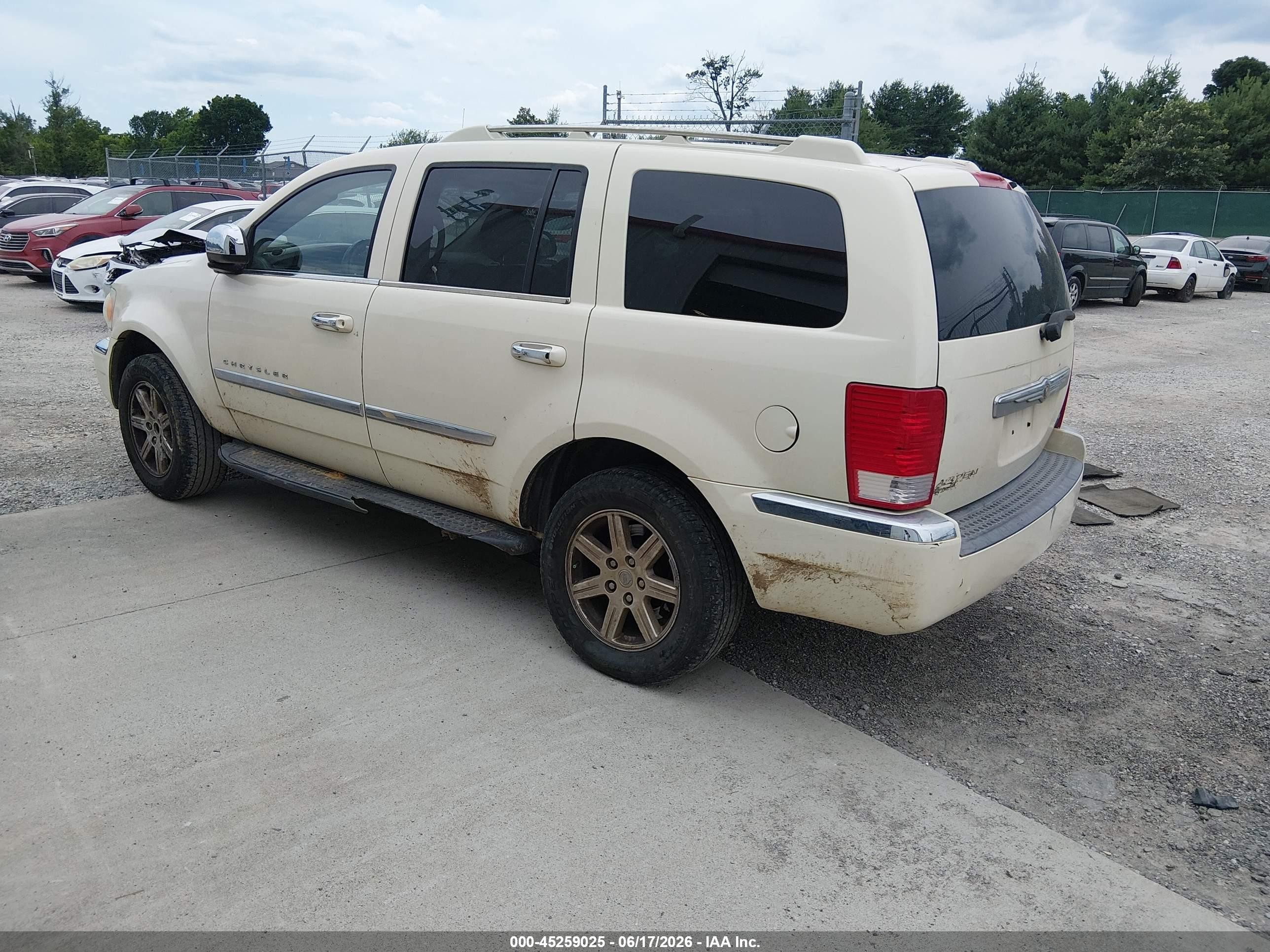 2007 Chrysler Aspen Limited Кремовый vin: 1A8HX58P67F585597