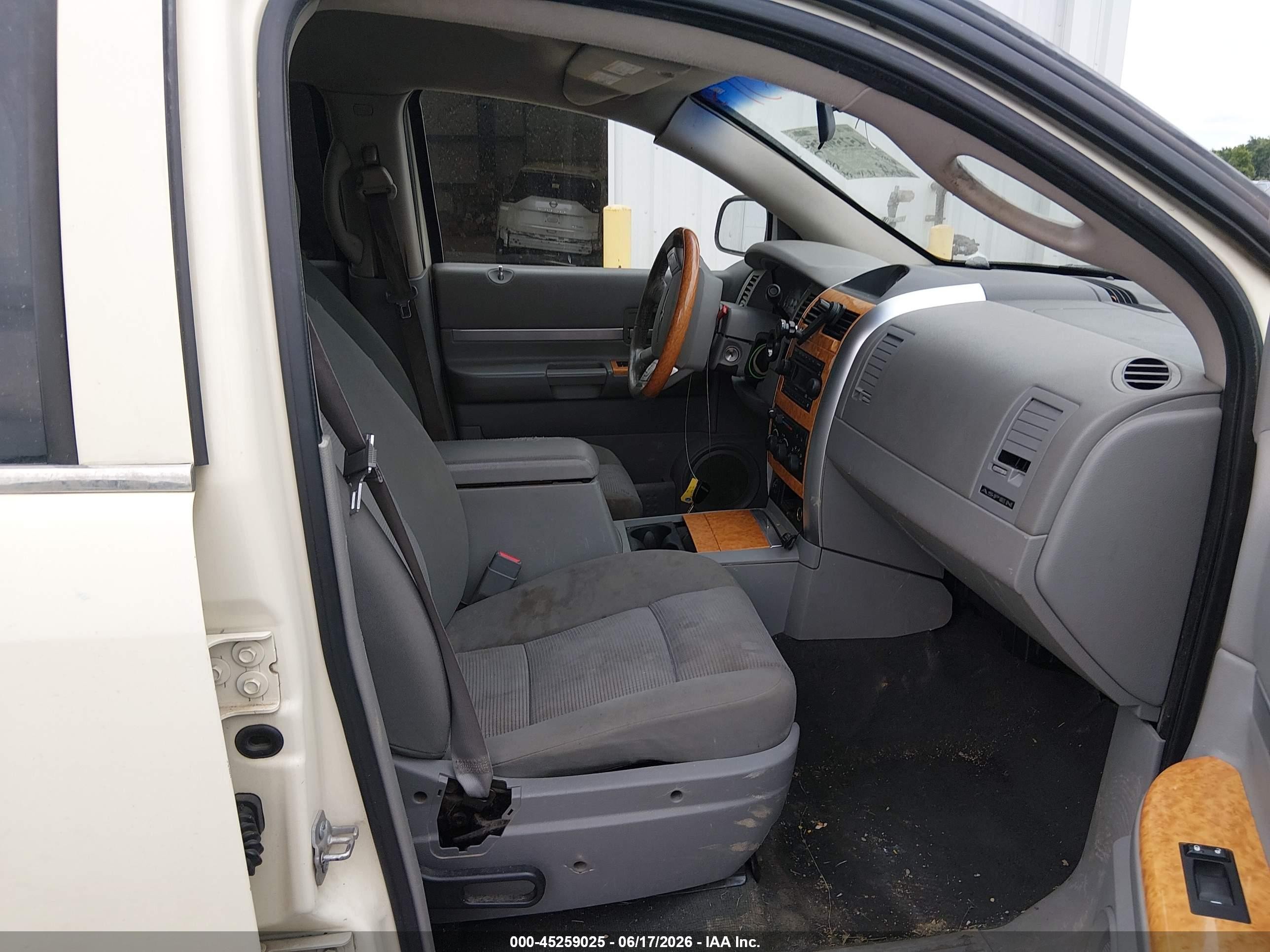 2007 Chrysler Aspen Limited Кремовый vin: 1A8HX58P67F585597