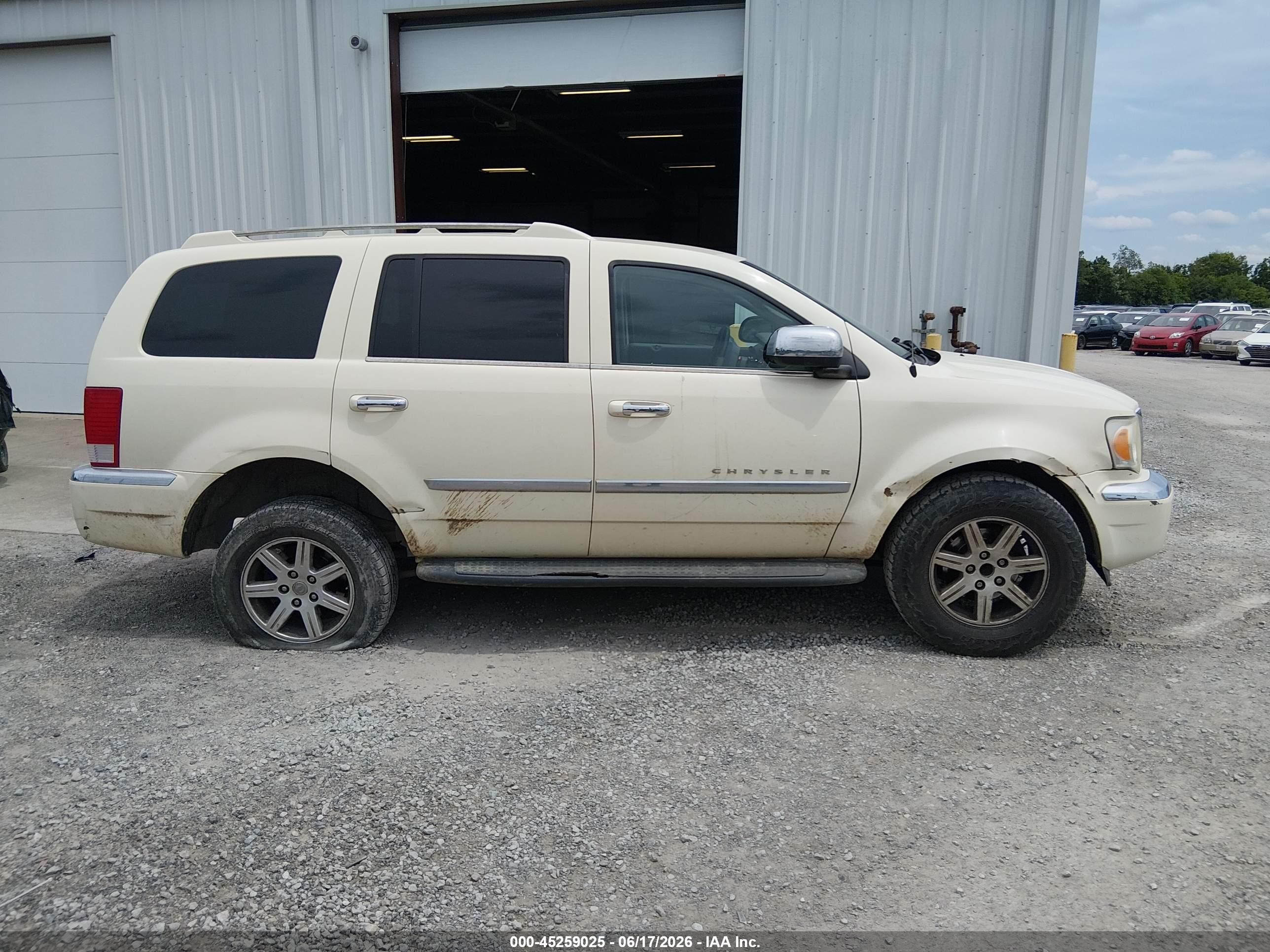 2007 Chrysler Aspen Limited Кремовый vin: 1A8HX58P67F585597