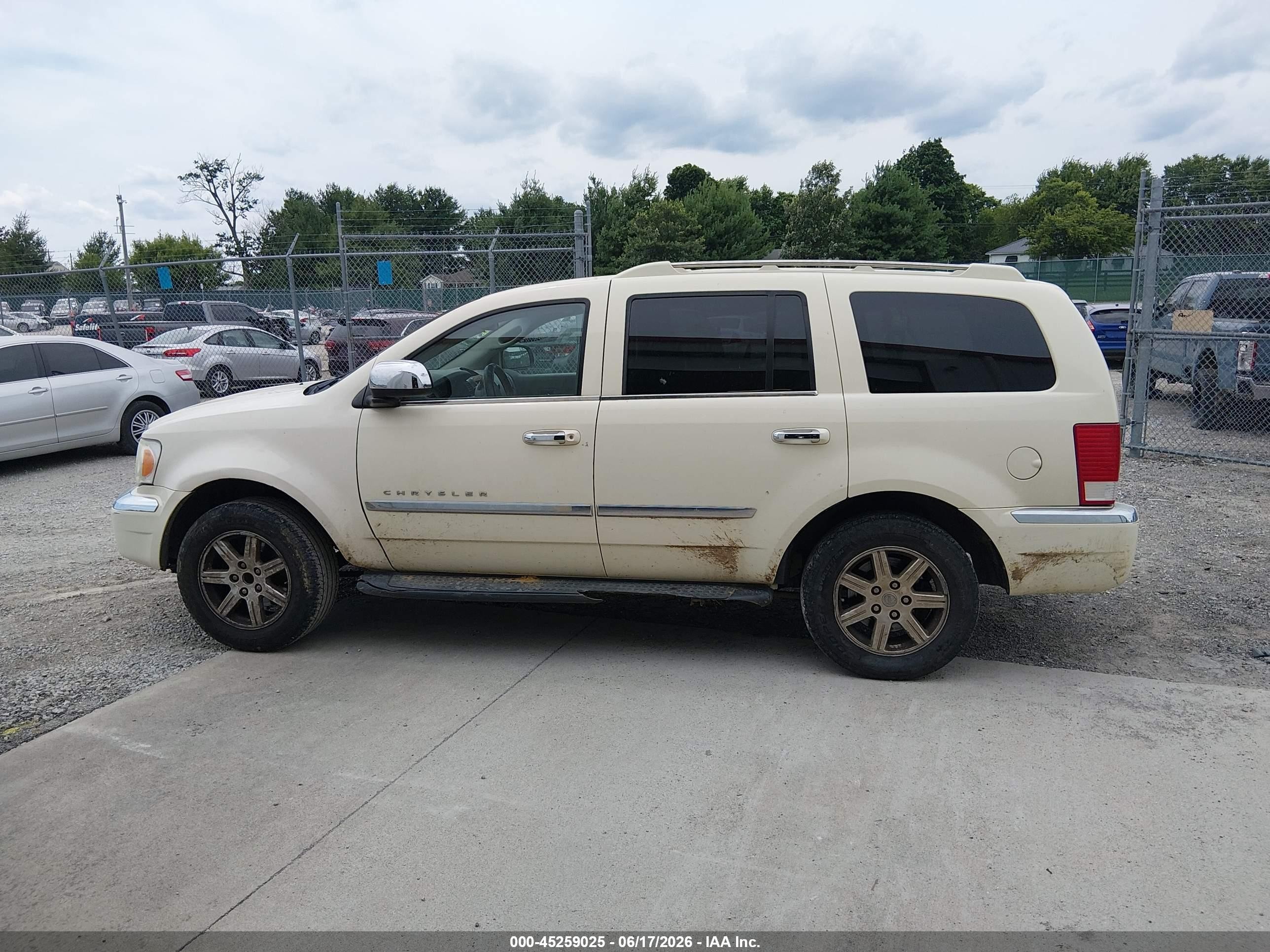 2007 Chrysler Aspen Limited Кремовый vin: 1A8HX58P67F585597