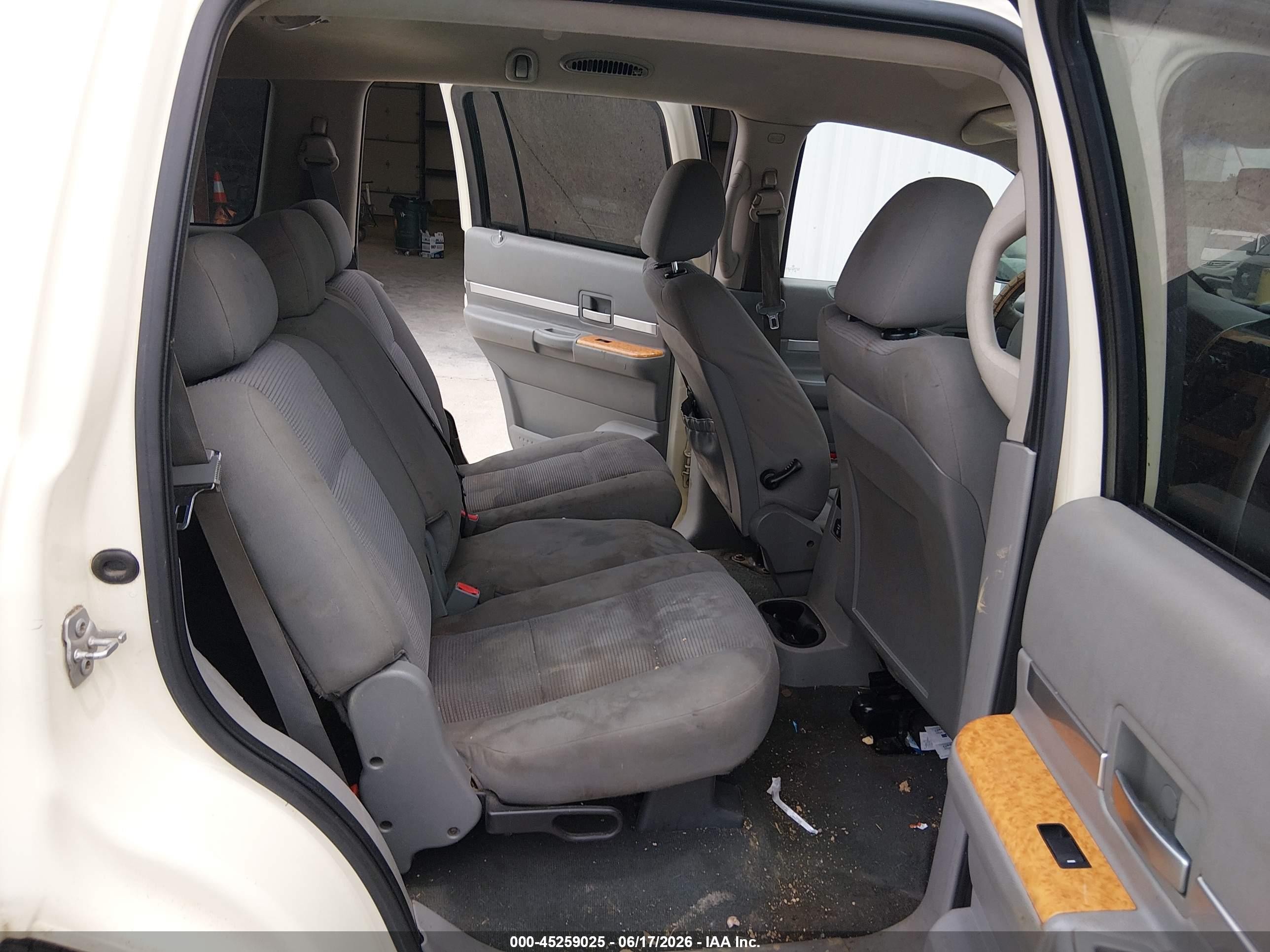 2007 Chrysler Aspen Limited Кремовый vin: 1A8HX58P67F585597