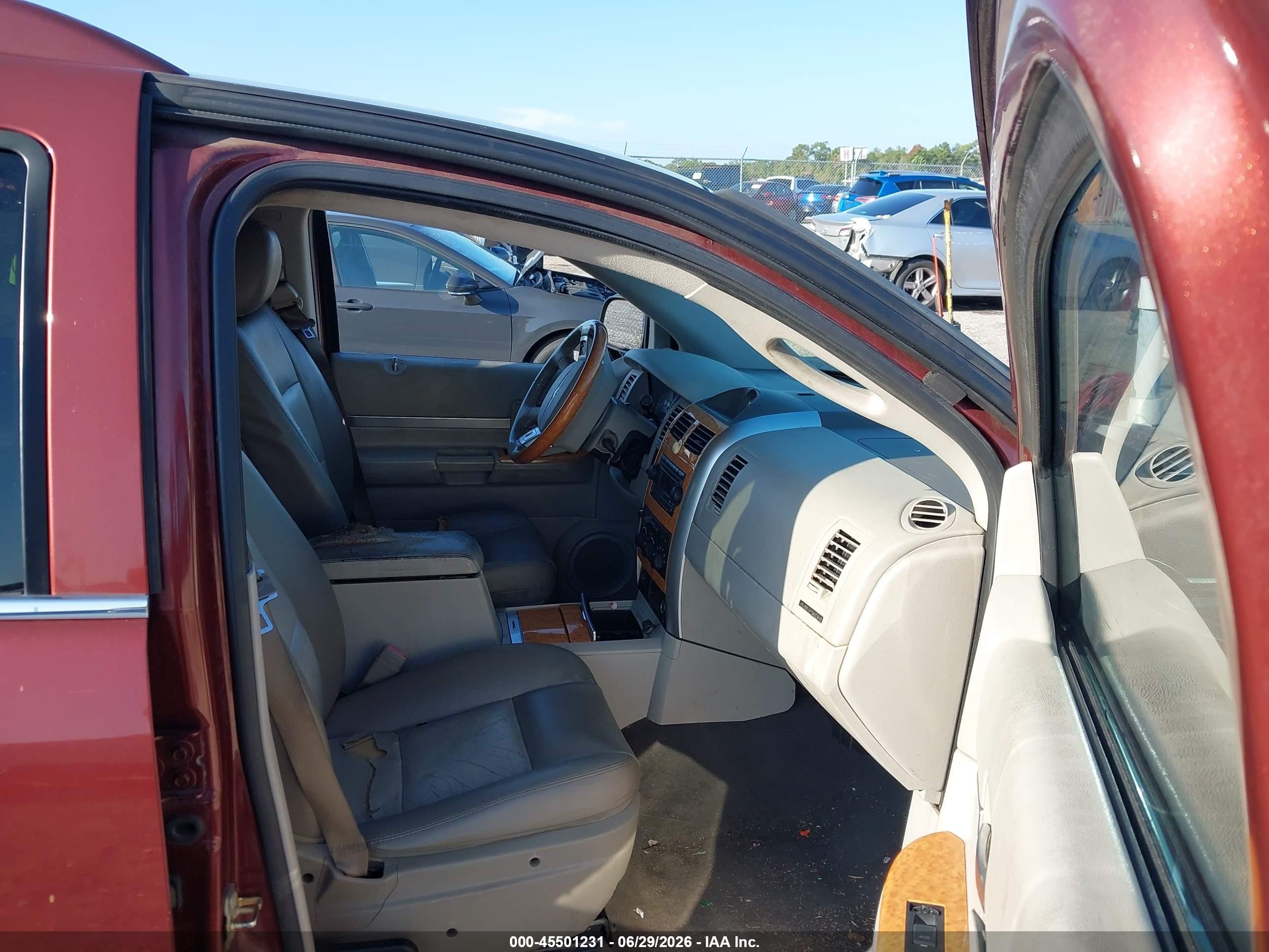 2007 Chrysler Aspen Limited Maroon vin: 1A8HX58P77F515820