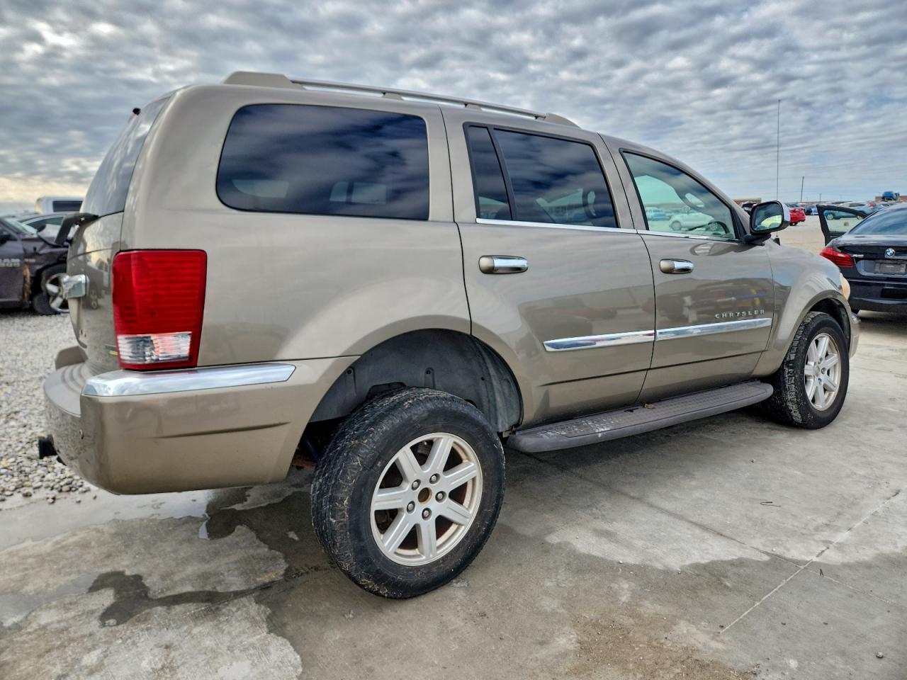 2007 Chrysler Aspen Limited Gold vin: 1A8HX58PX7F515990