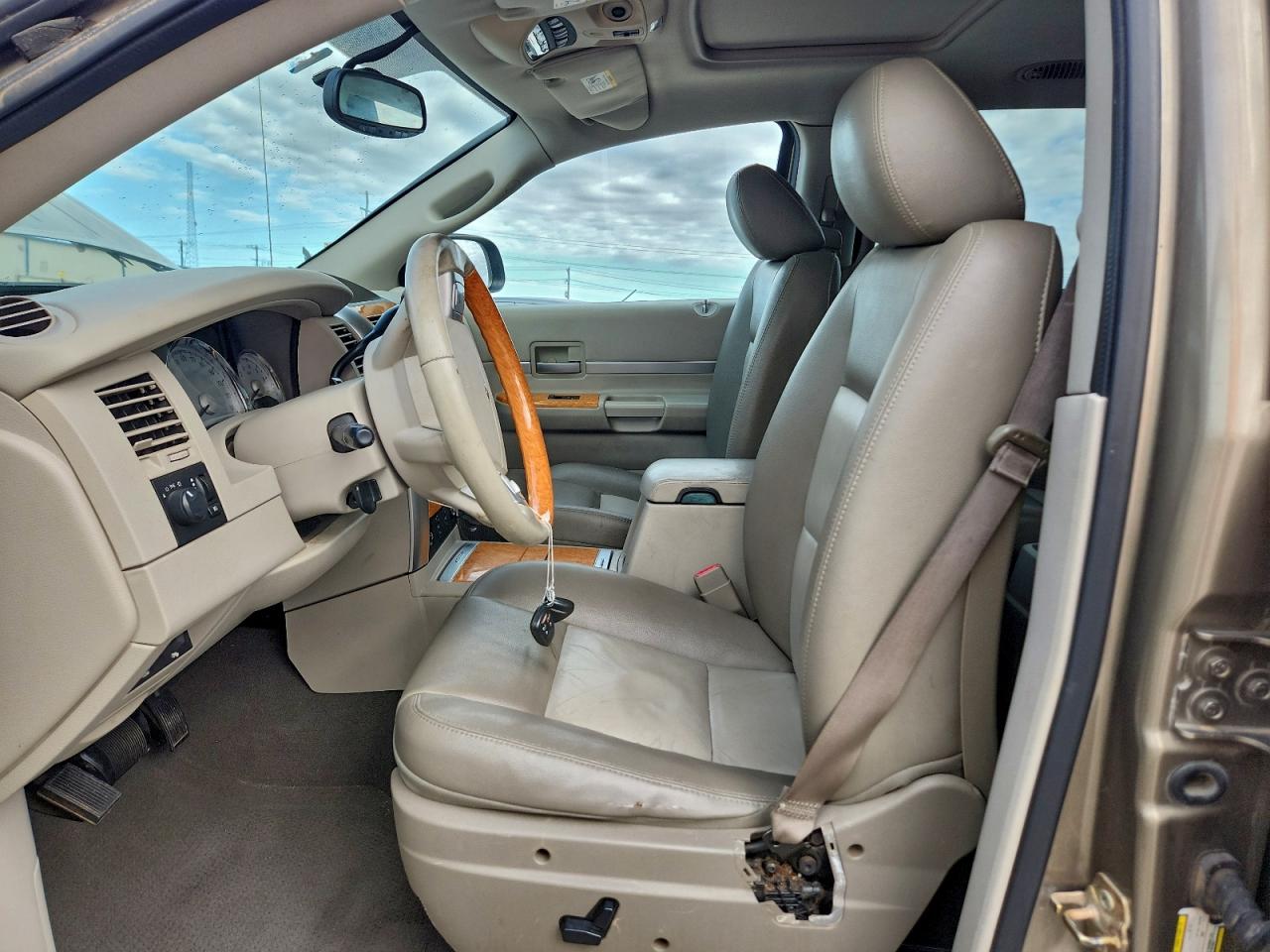 2007 Chrysler Aspen Limited Gold vin: 1A8HX58PX7F515990