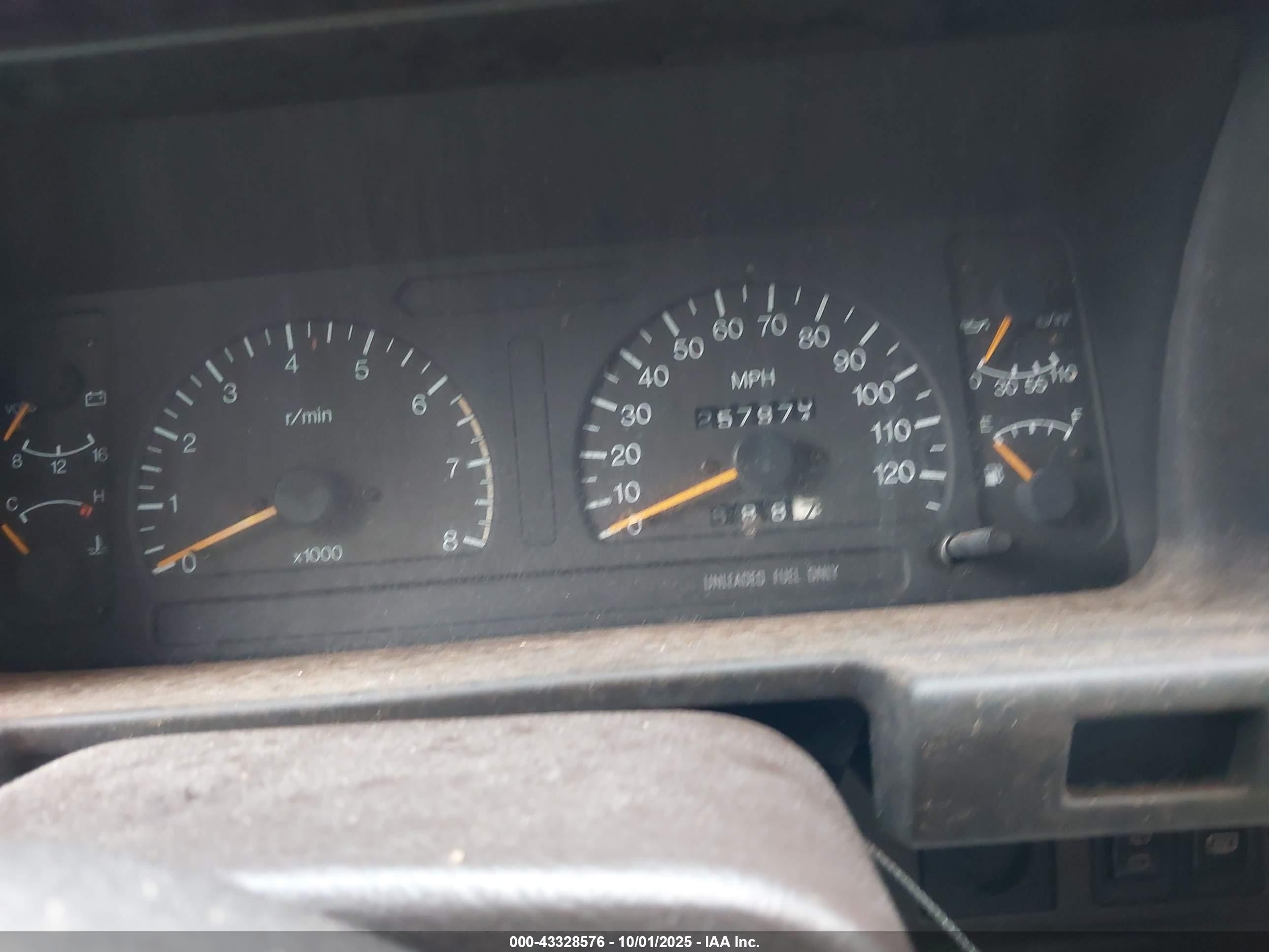 1999 Isuzu Trooper   Gold vin: 1ACDH58VXR7908045