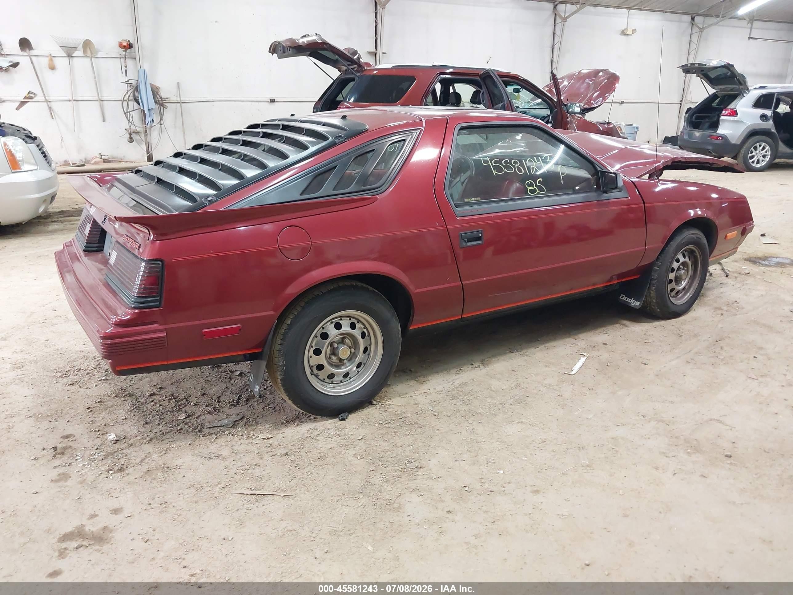 1985 Dodge Daytona   Burgundy vin: 1B3BA44D4FG306565