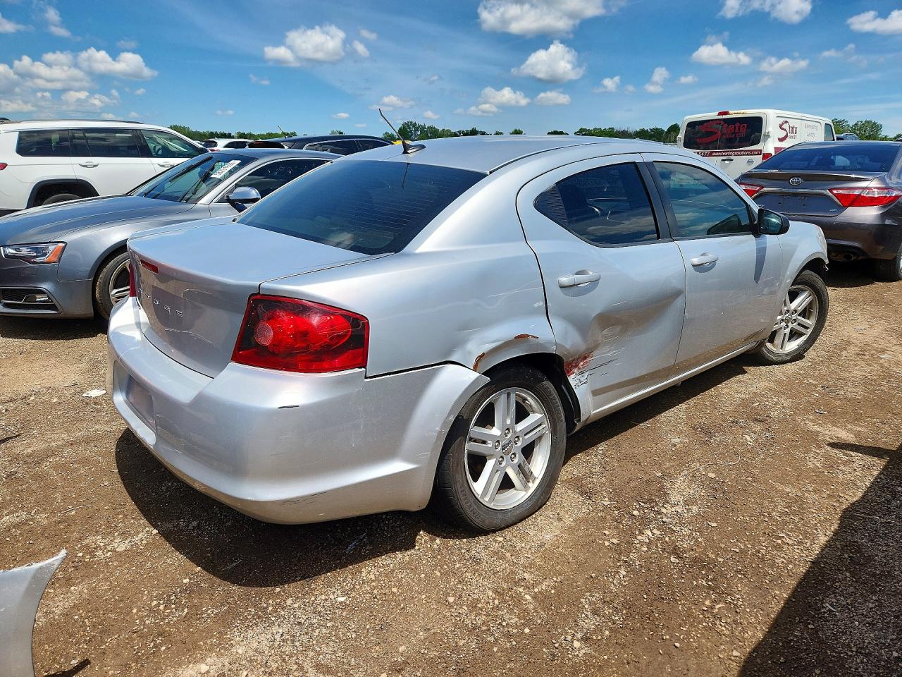 2011 Dodge Avenger Mainstreet Silver vin: 1B3BD1FB4BN590898
