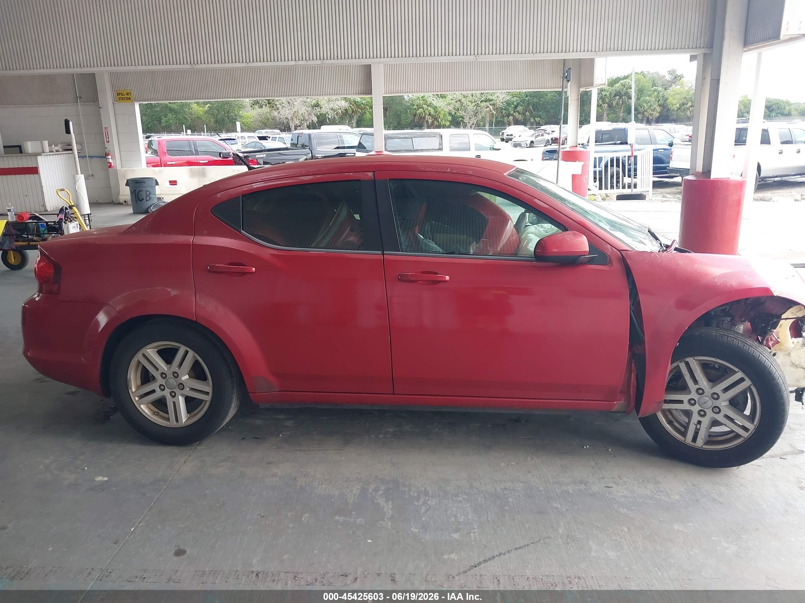 2011 Dodge Avenger Mainstreet Красный vin: 1B3BD1FB6BN536941