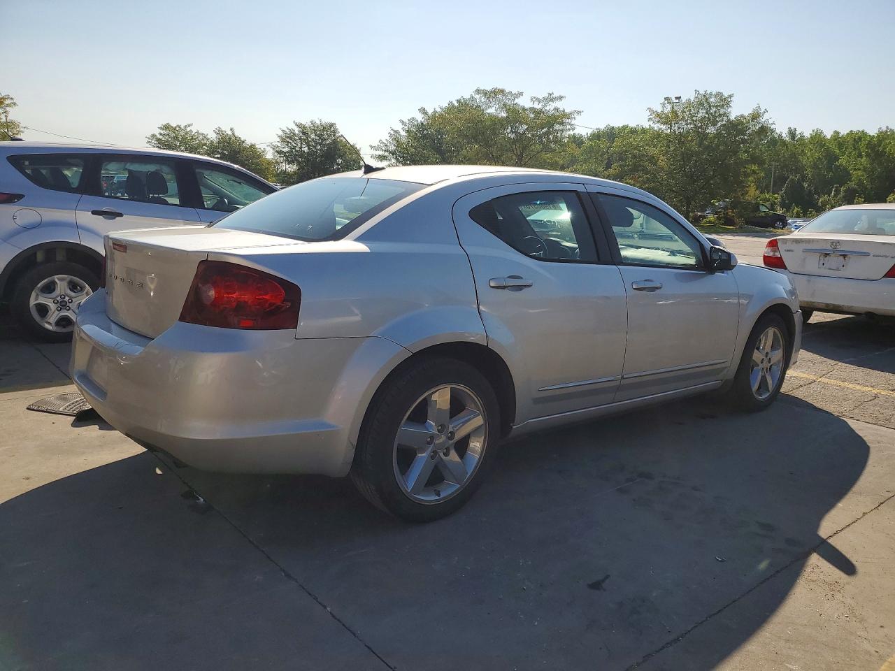 2011 Dodge Avenger Mainstreet Silver vin: 1B3BD1FB8BN561291