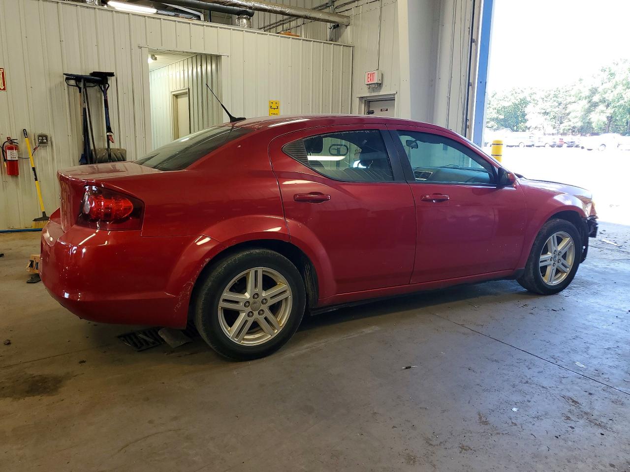 2011 Dodge Avenger Mainstreet Red vin: 1B3BD1FBXBN512223