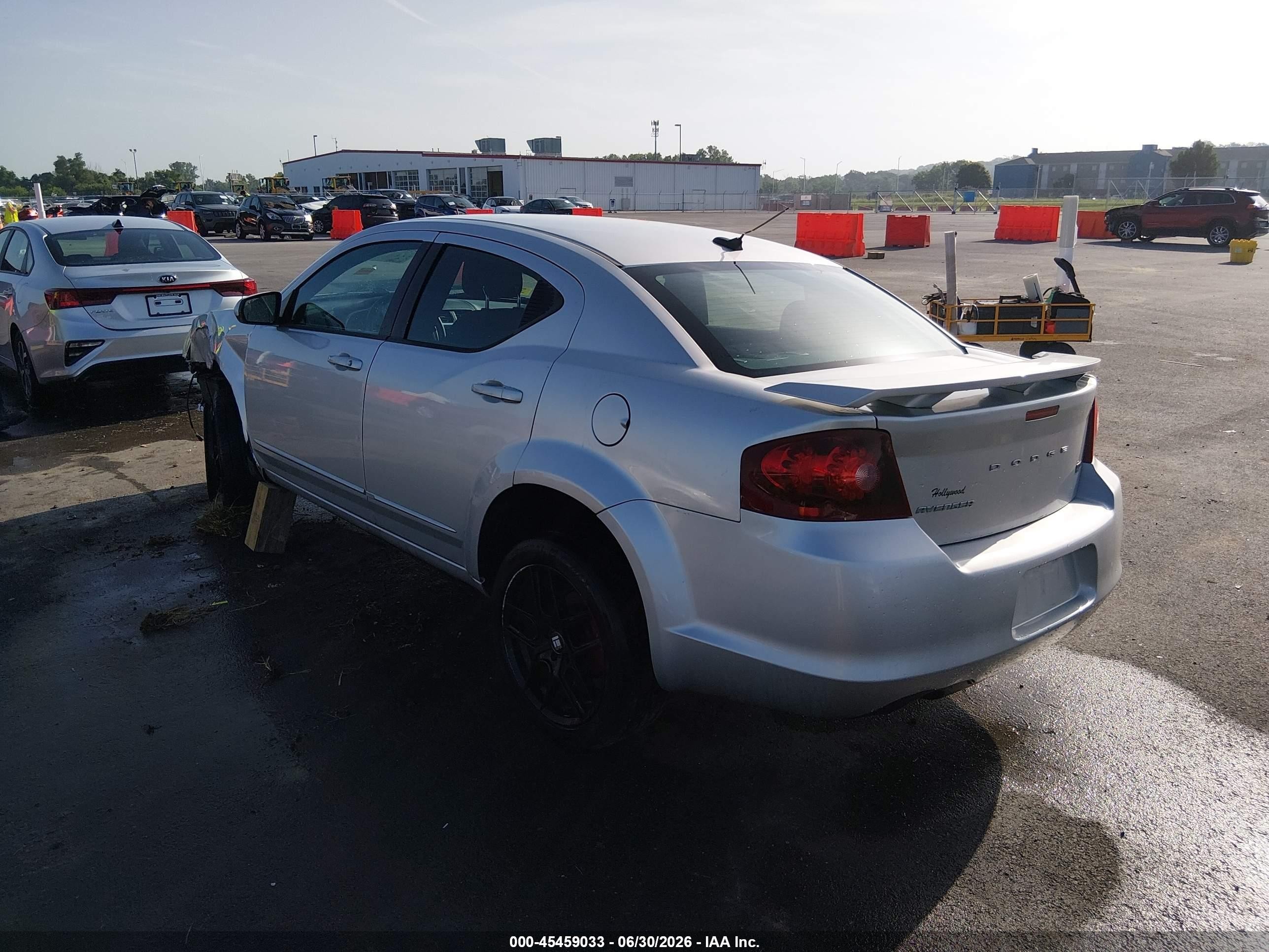 2011 Dodge Avenger Mainstreet Silver vin: 1B3BD1FG3BN584506