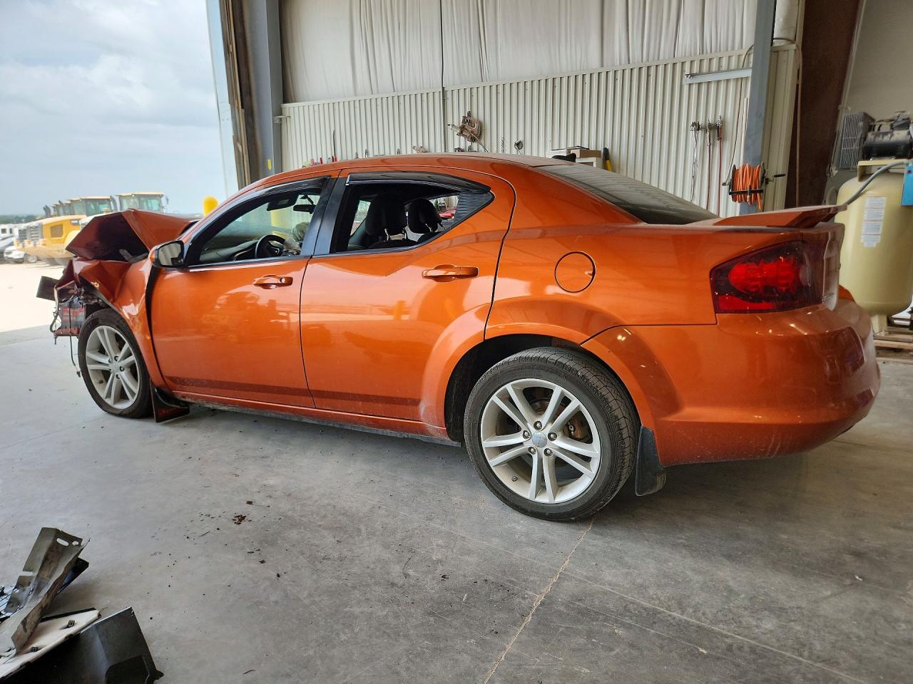 2011 Dodge Avenger Mainstreet Orange vin: 1B3BD1FG3BN622199