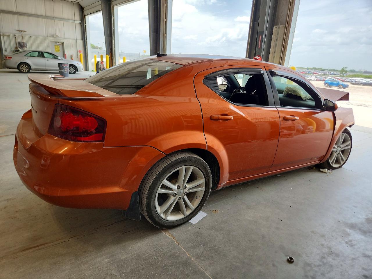 2011 Dodge Avenger Mainstreet Orange vin: 1B3BD1FG3BN622199