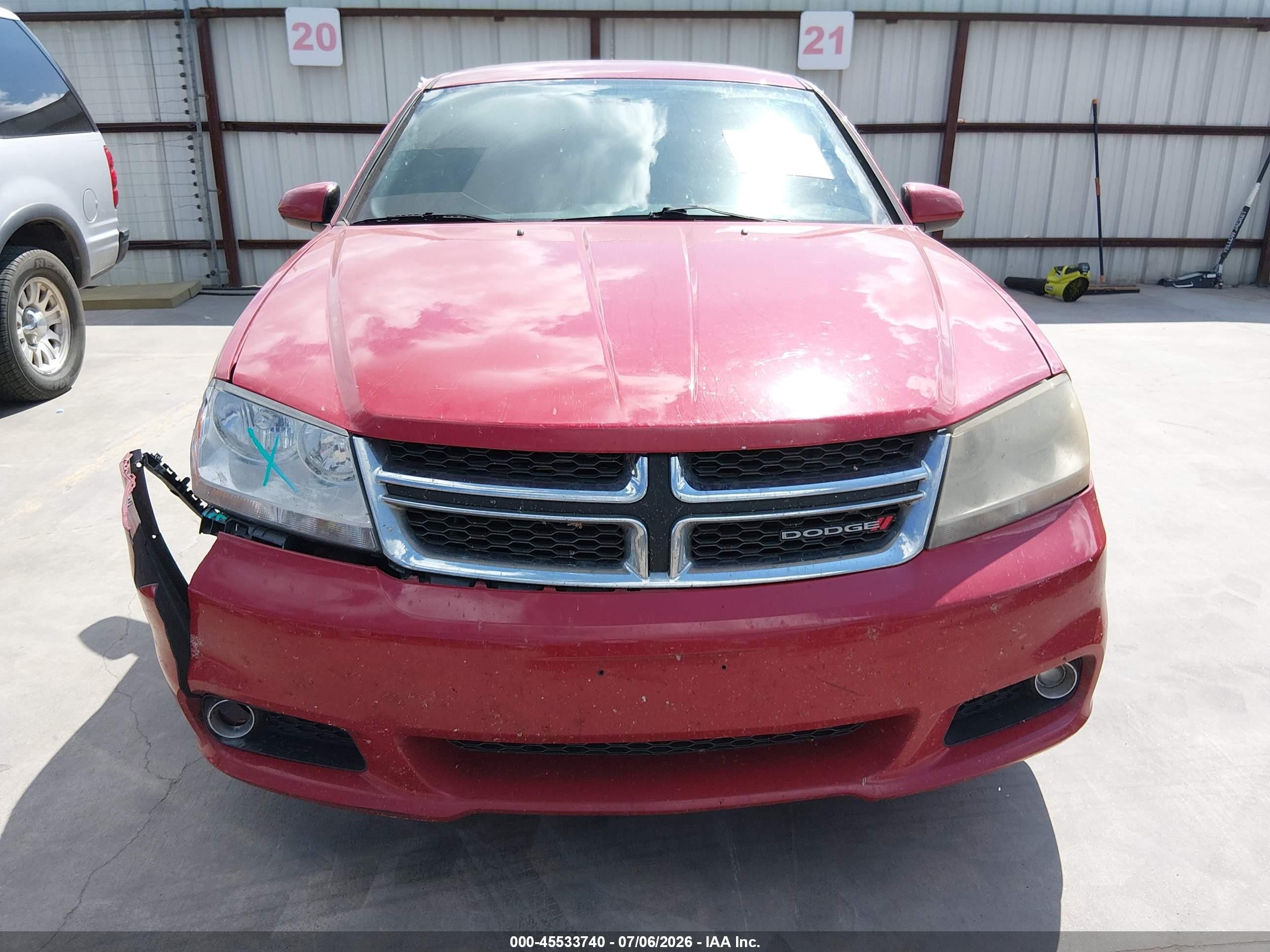 2011 Dodge Avenger Mainstreet Красный vin: 1B3BD1FG4BN509202
